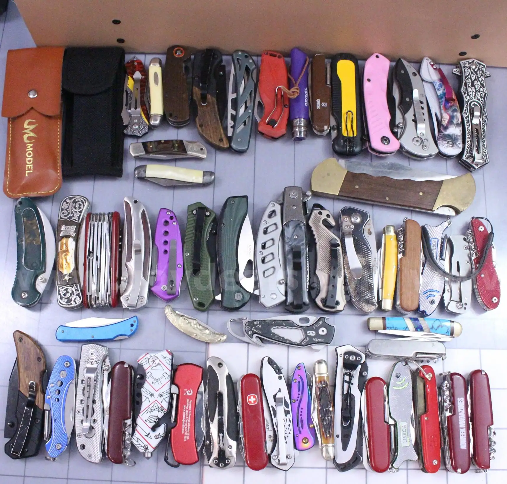 Approximately 12 lbs. of Assorted Knives #36298