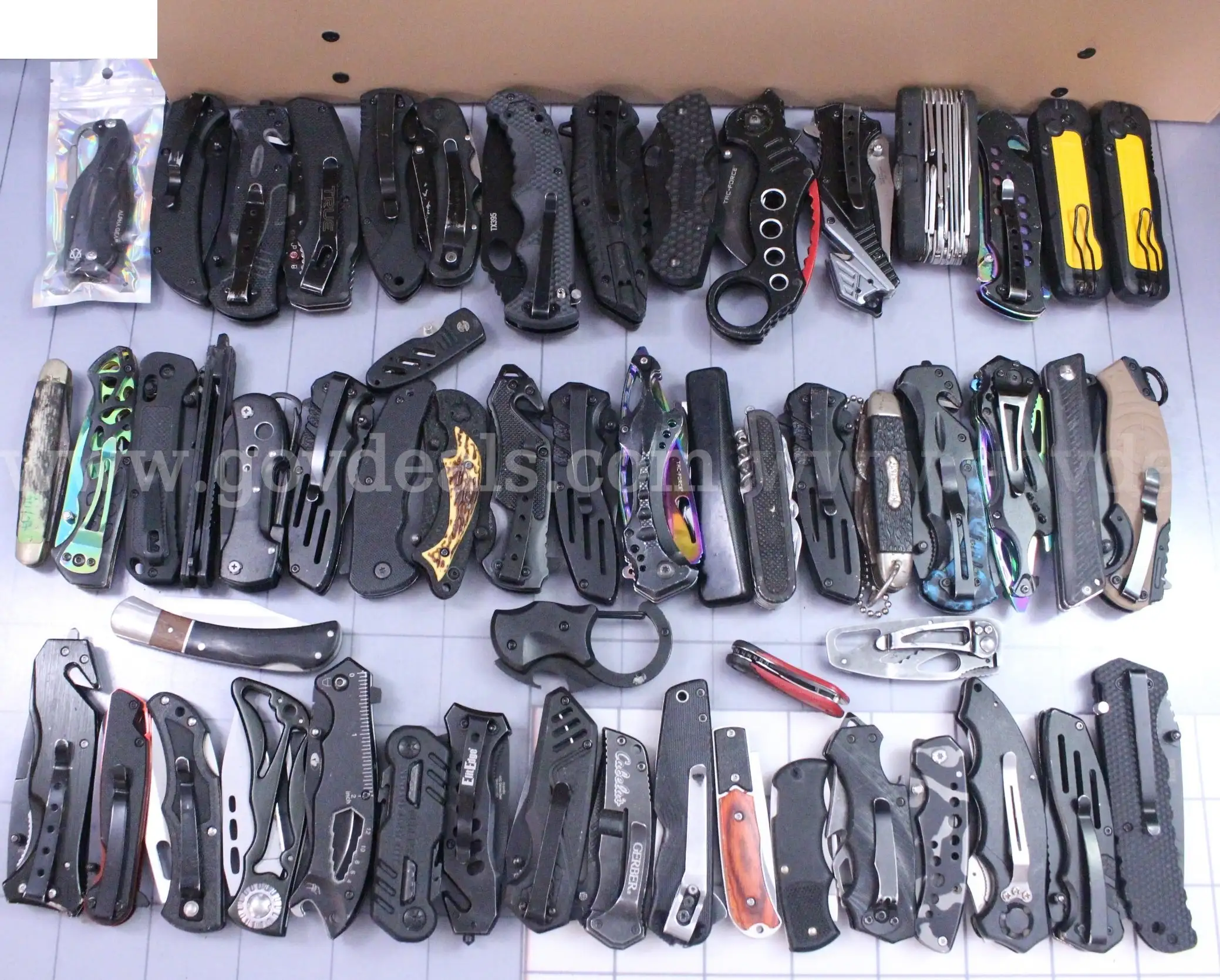 Approximately 12 lbs. of Black Knives etc. #36304