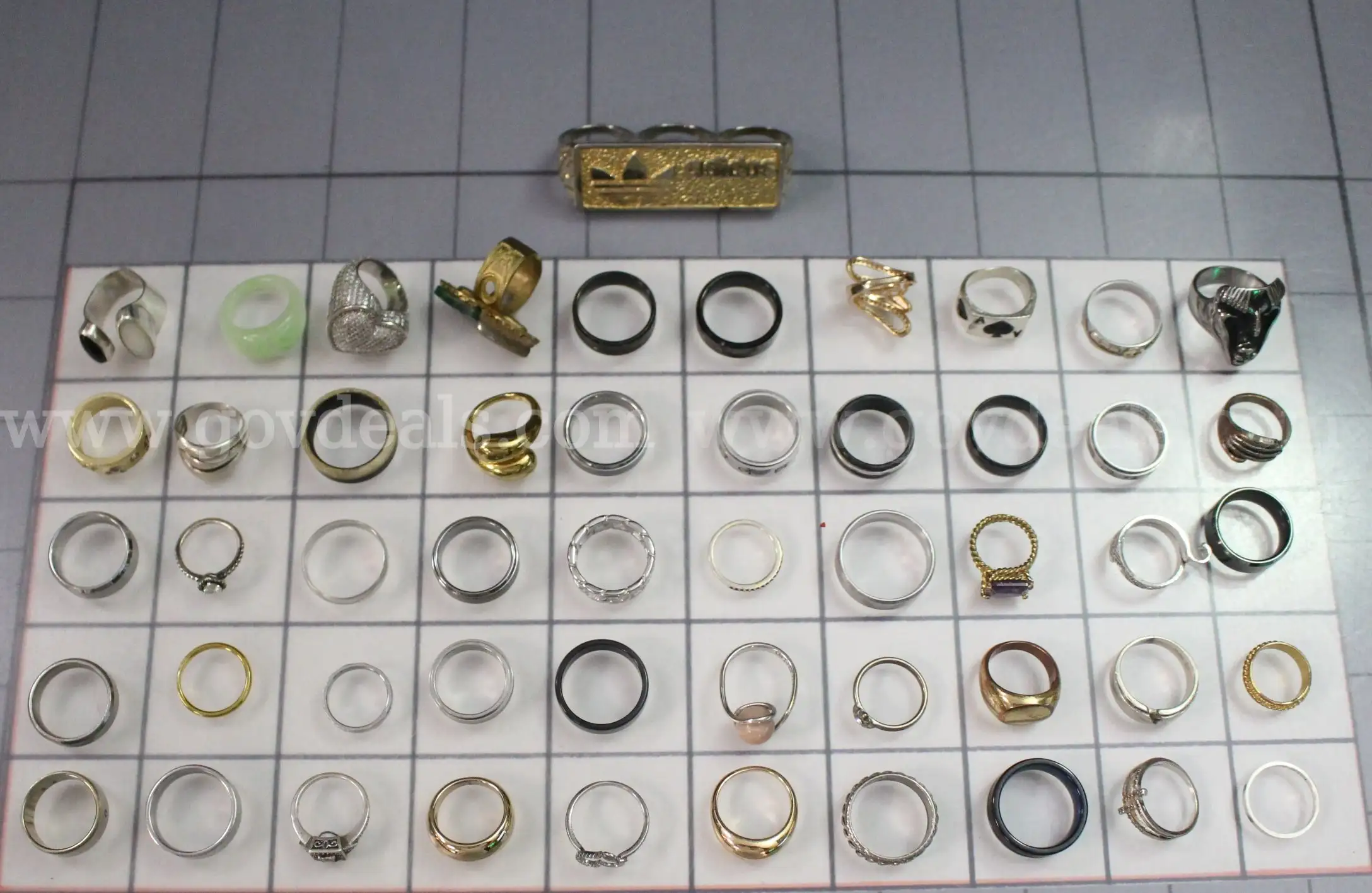 Approximately 1 lb. of Assorted Rings #36202