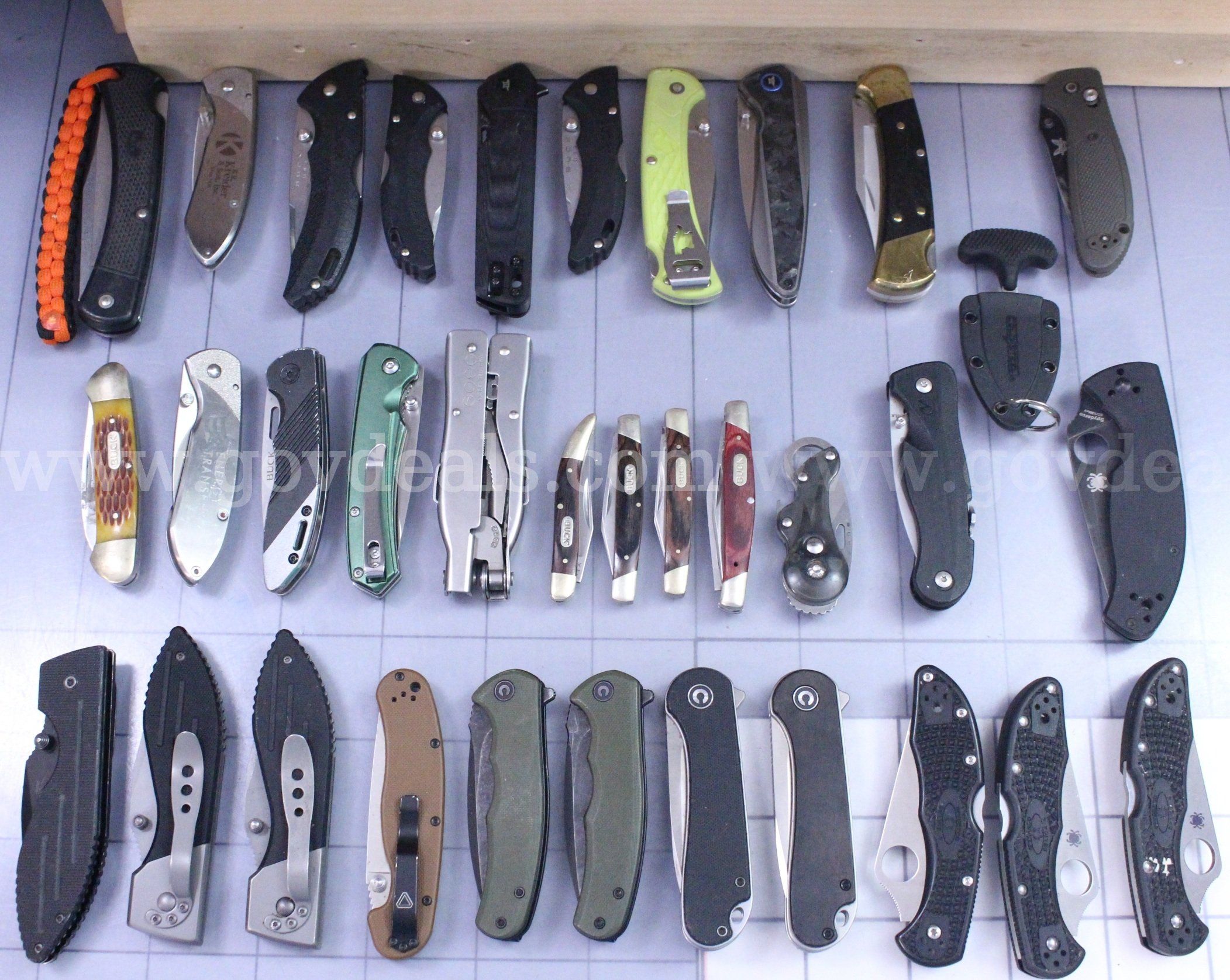 Approximately 6 lbs. of Assorted BRAND-NAME Knives #36596