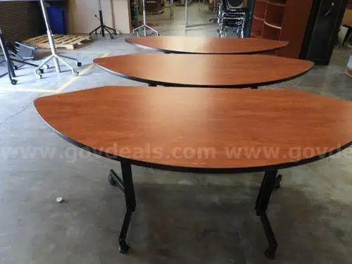 TABLES DESKS (224404 TM)