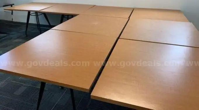 SQUARE TABLES W FIXED LEGS (223940 TM)