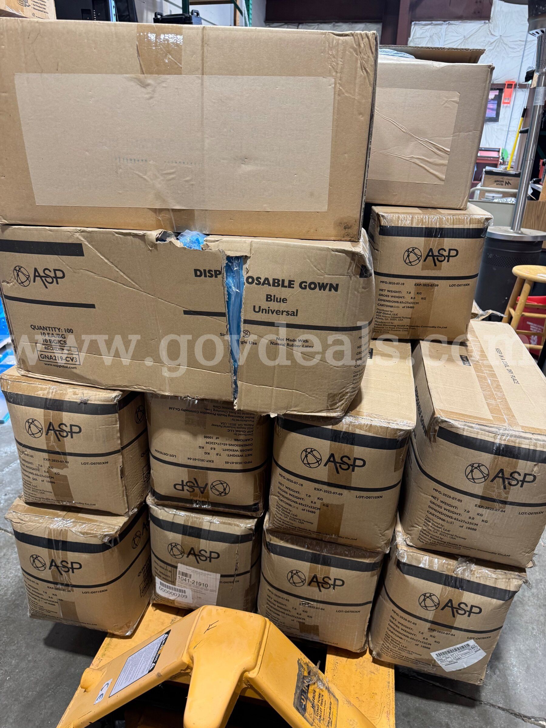 Disposable gowns and Isolation Gowns - Two Pallets