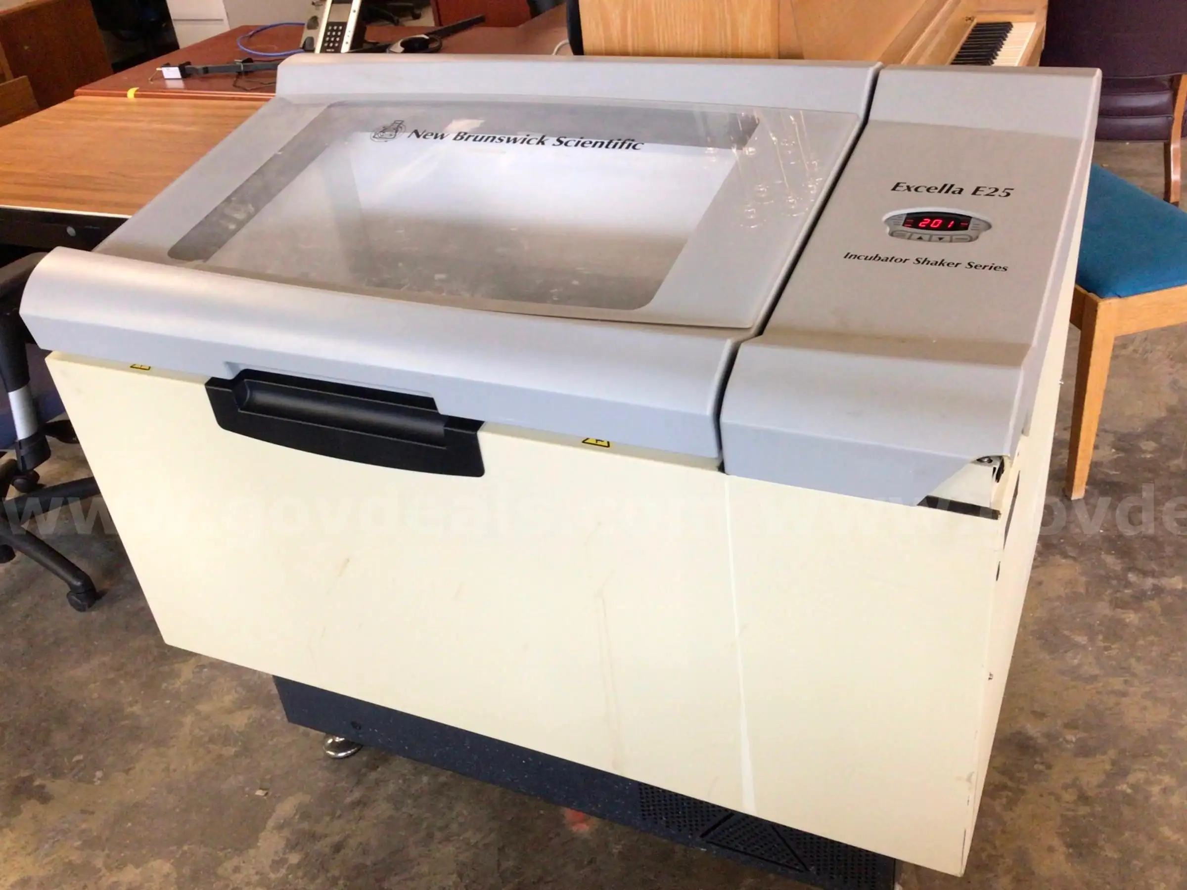 New Brunswick Excella E25R