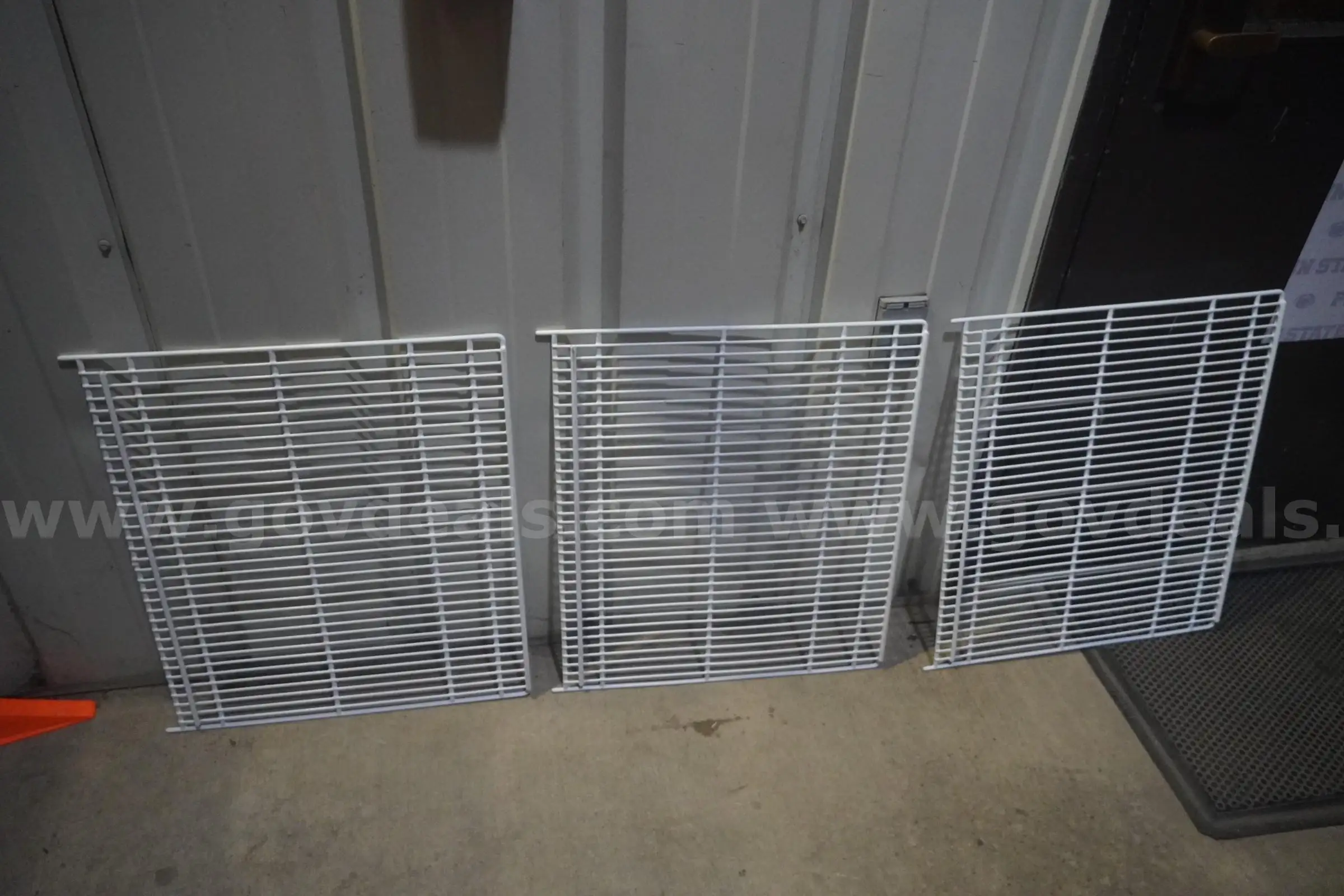 Three 25 W X 22 D X 1 4 T Cooler Freezer Racks