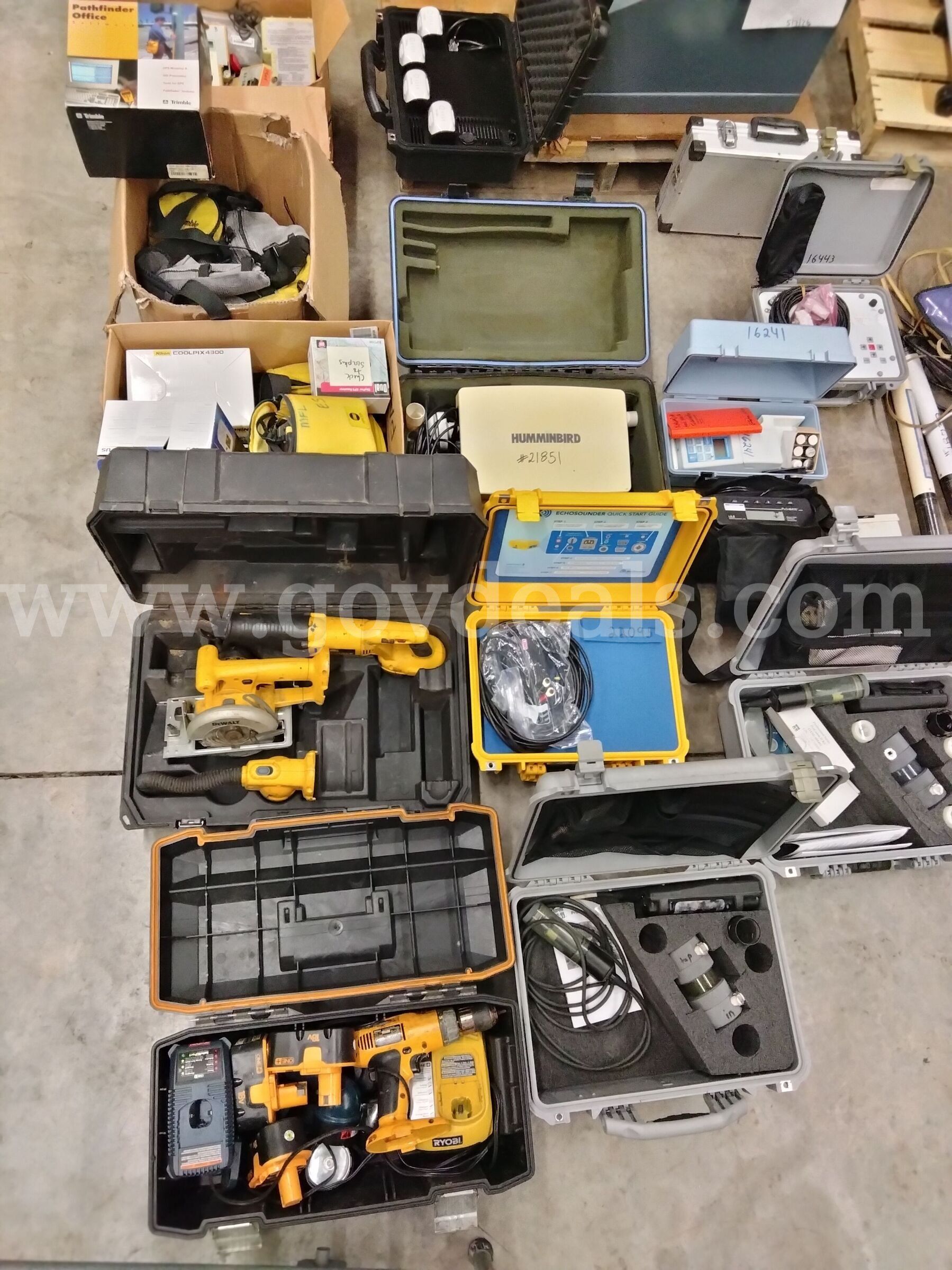 DEWALT TOOLS - CIRCULAR SAW SAW ZAW BATTERY FLASHLIGHT