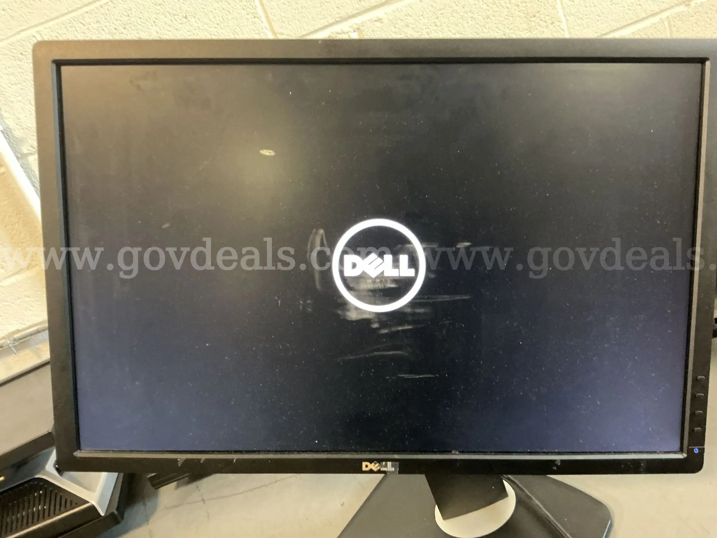 DELL MONITORS - 14 UNITS (POWER ON)