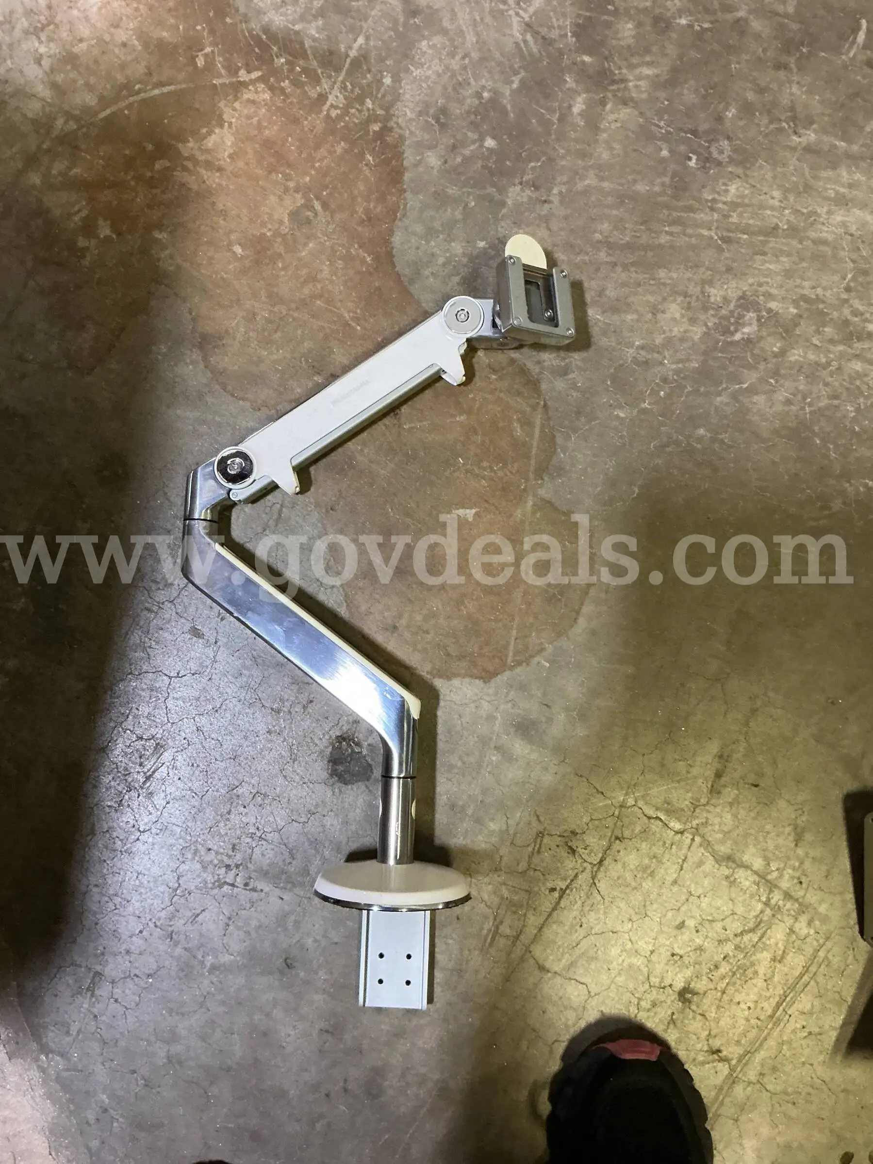 HUMANSCALE MONITOR ARMS (25 UNITS)
