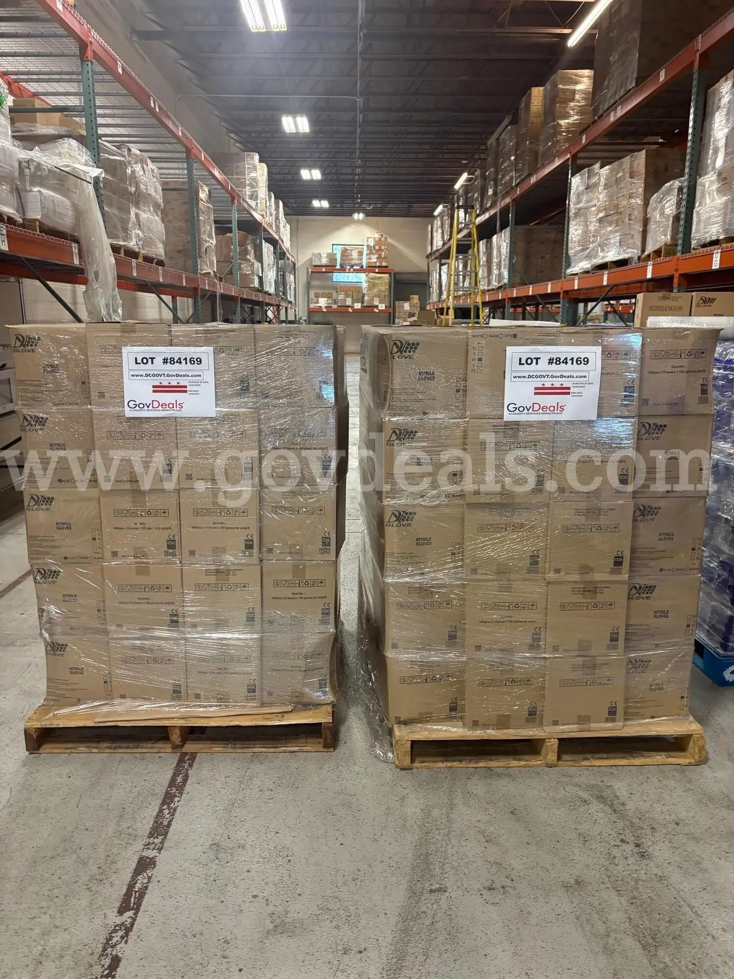 NEW Medical Nitrile Exam Gloves Size Medium (2 PALLETS) - EXPIRED