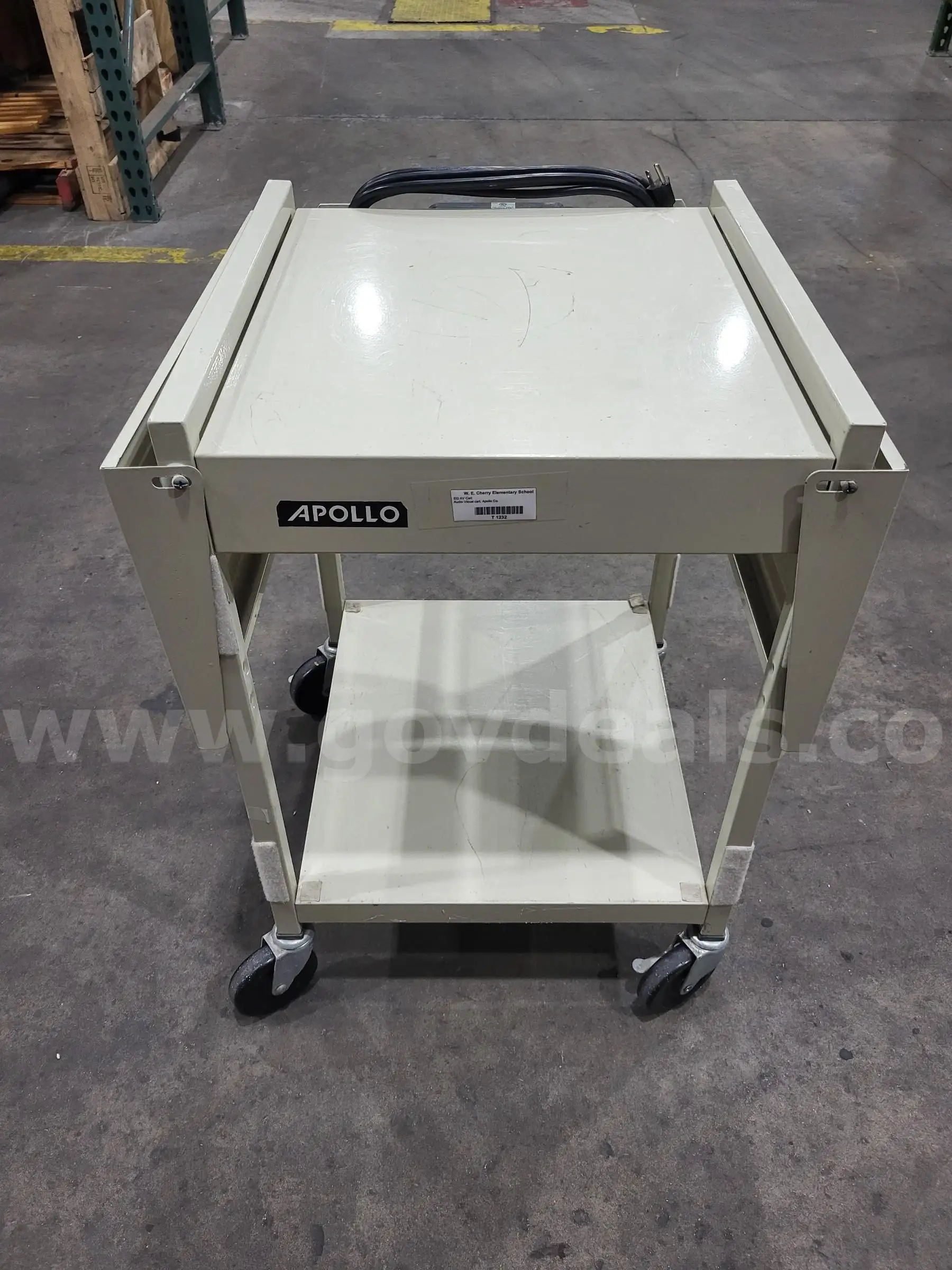 Used APOLLO projection cart.