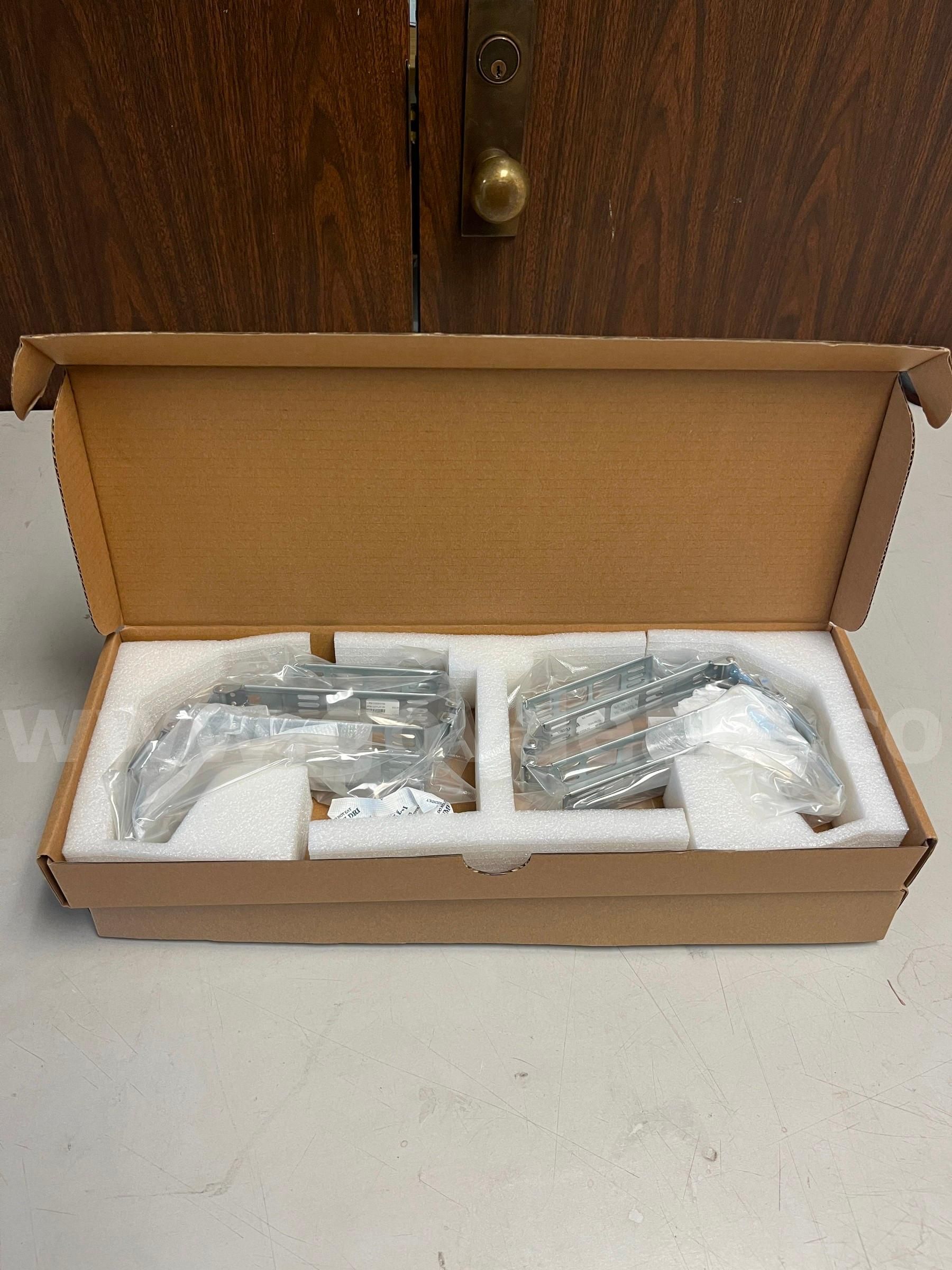 IT - Lot #701 - Lot of 2 - IBM Rack Mount 02YJ116 03GH759 R3106-F0026-02