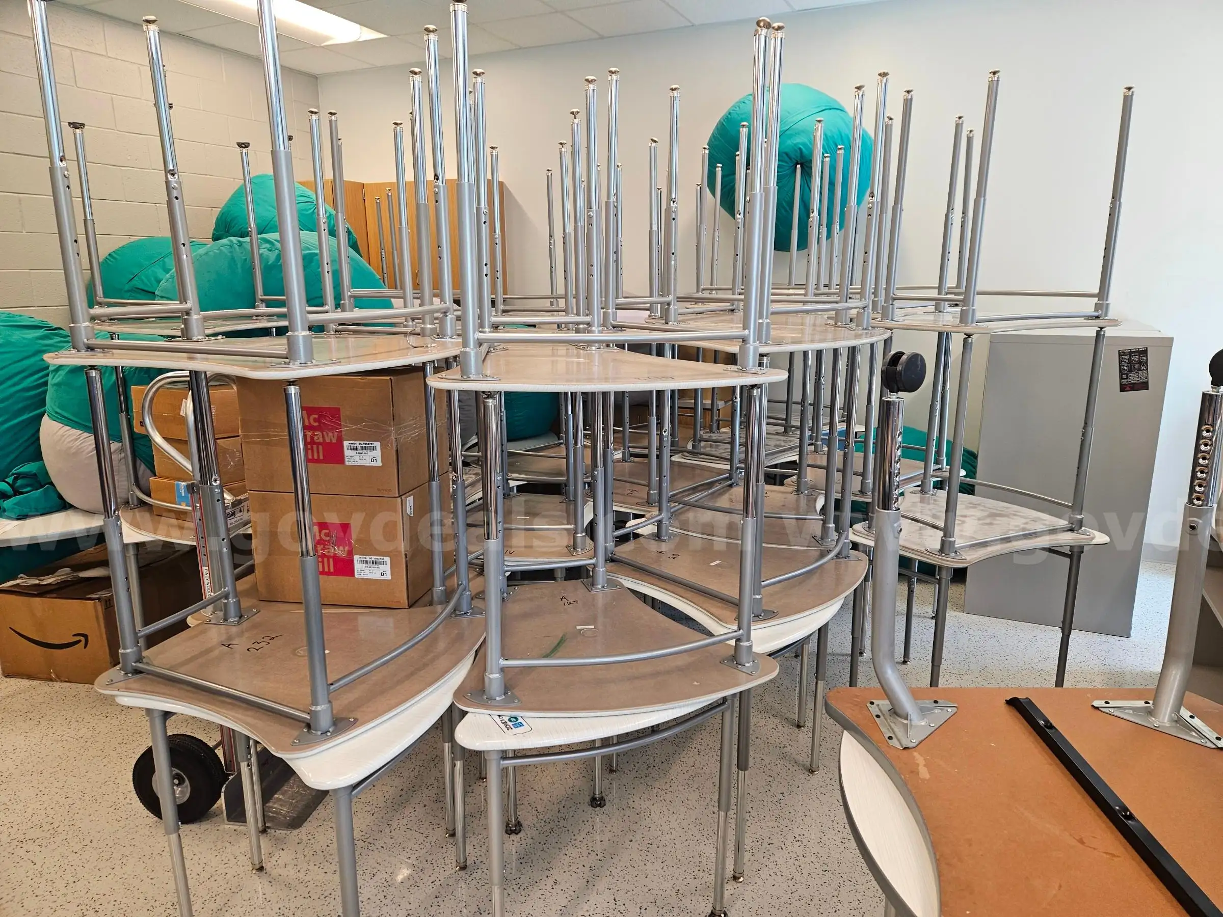 classroom desks Qty 20