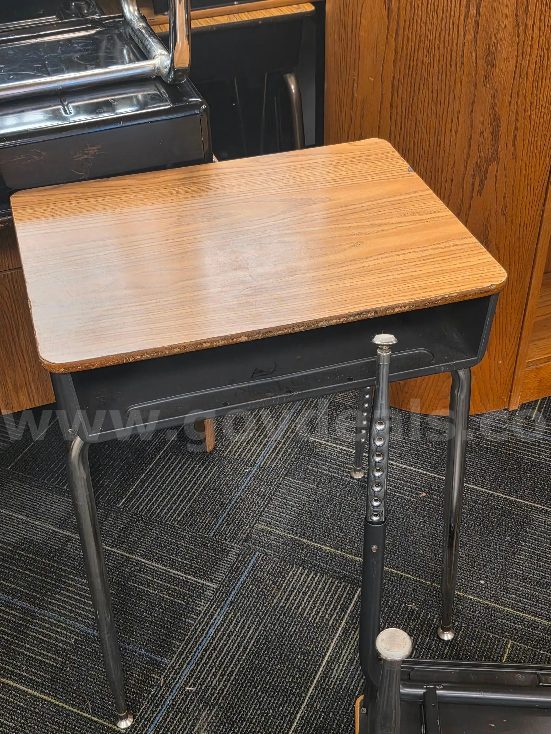classroom desks Qty 30