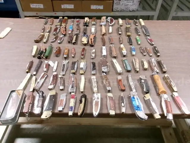 1 lot of Wooden bone style Knives.