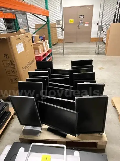 22 Dell brand computer monitors