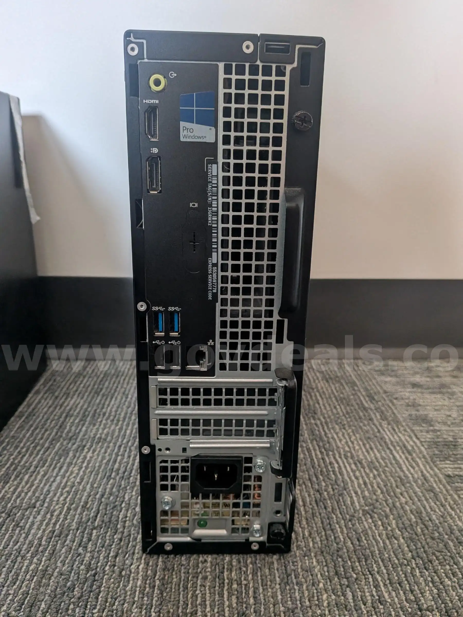 LOT OF 12 DESKTOPS