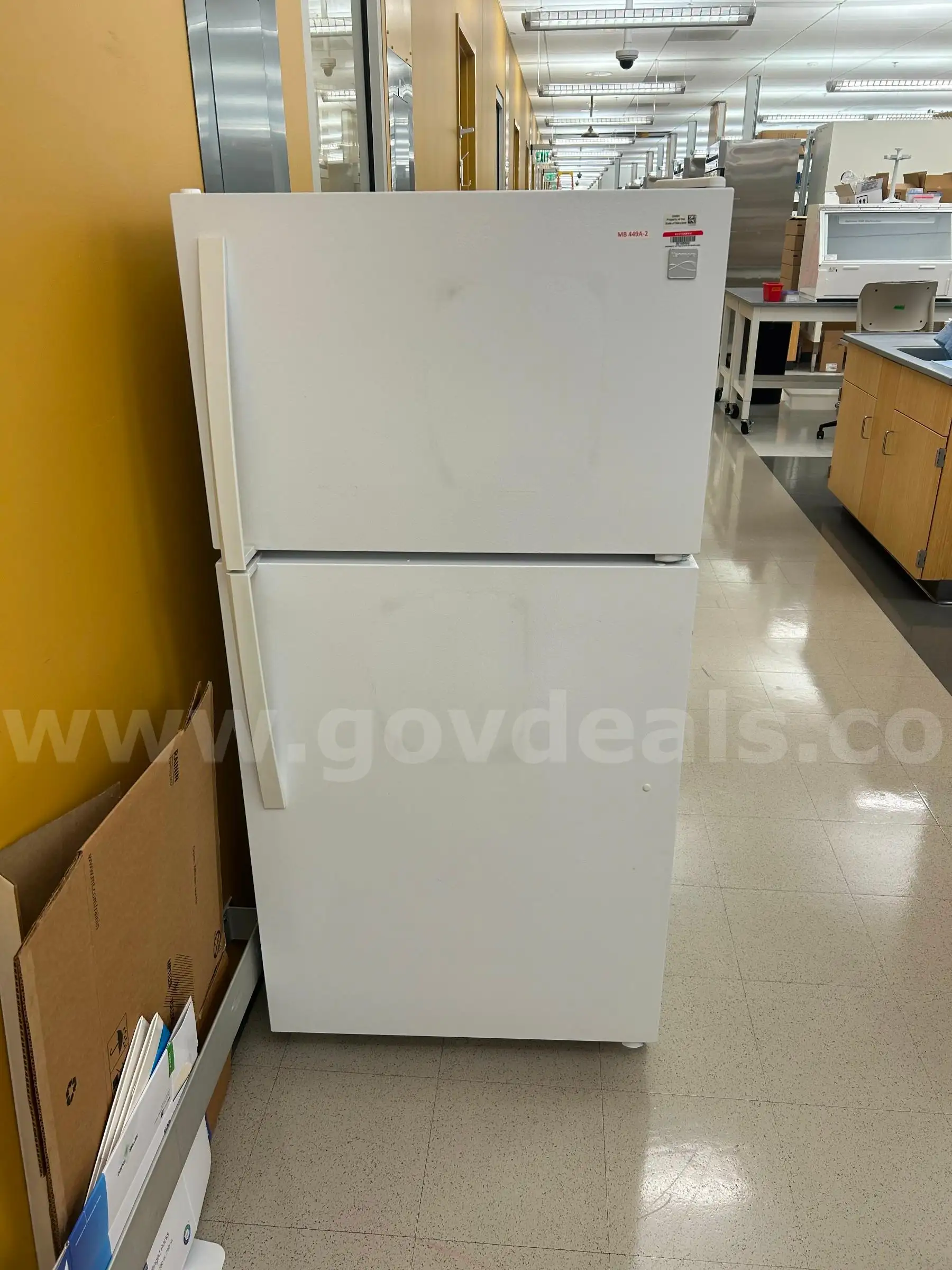 LOT OF 1 REFRIGERATOR