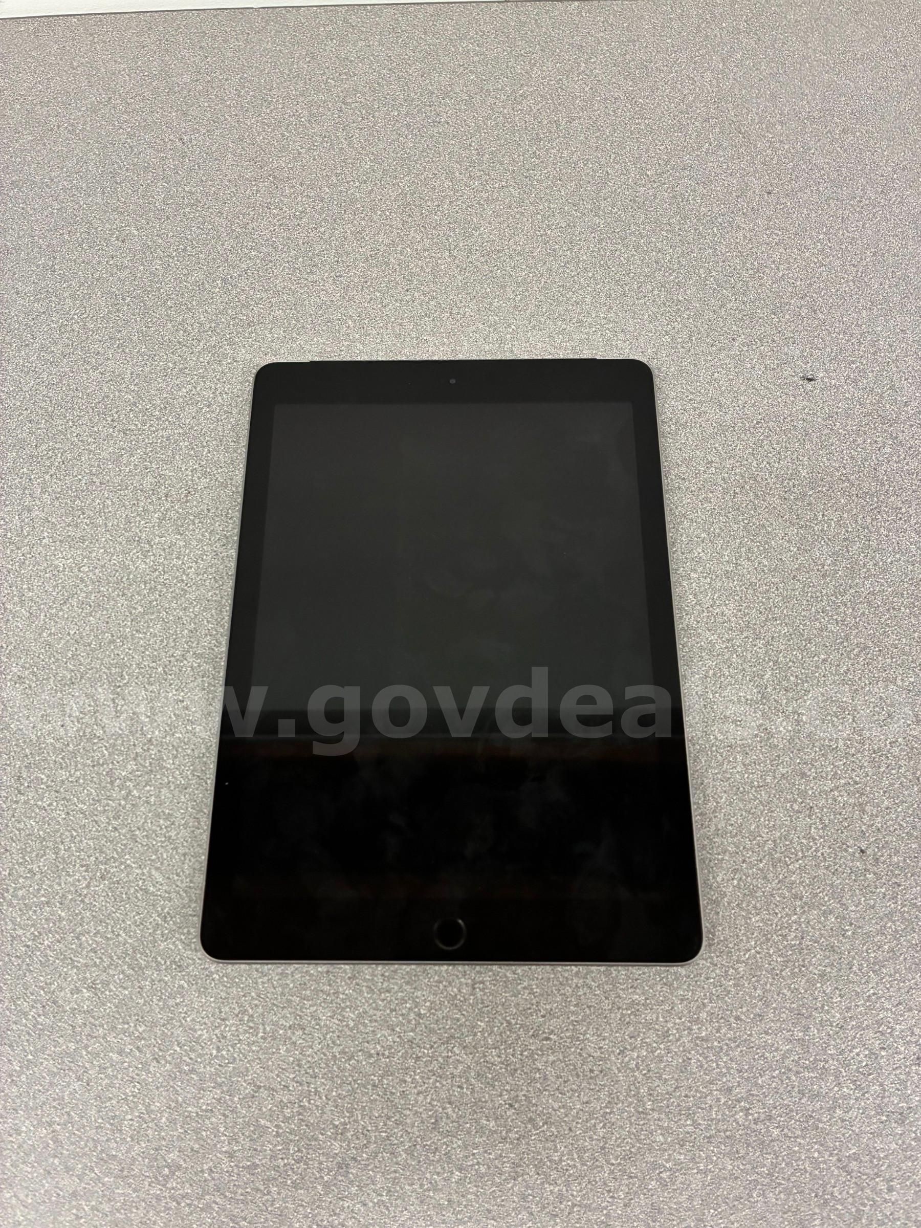 (1) Ipad