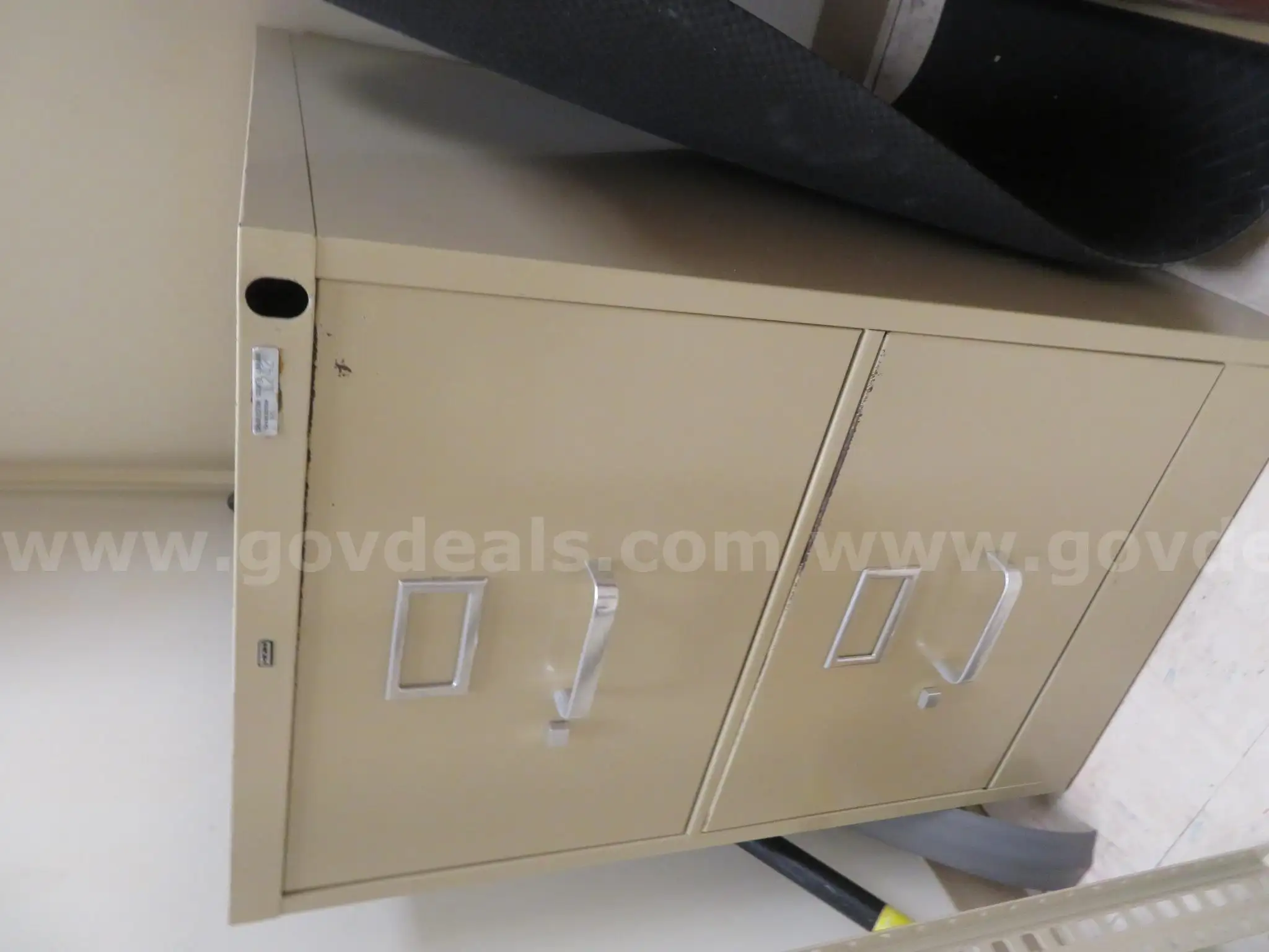 HON 2-drawer beige file cabinet no lock