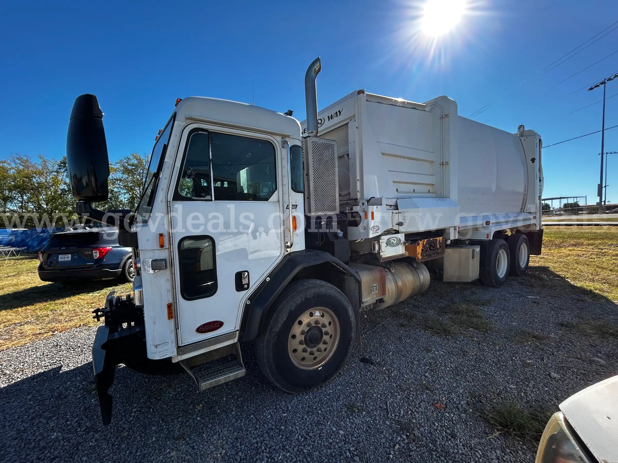 2017 Peterbilt 320