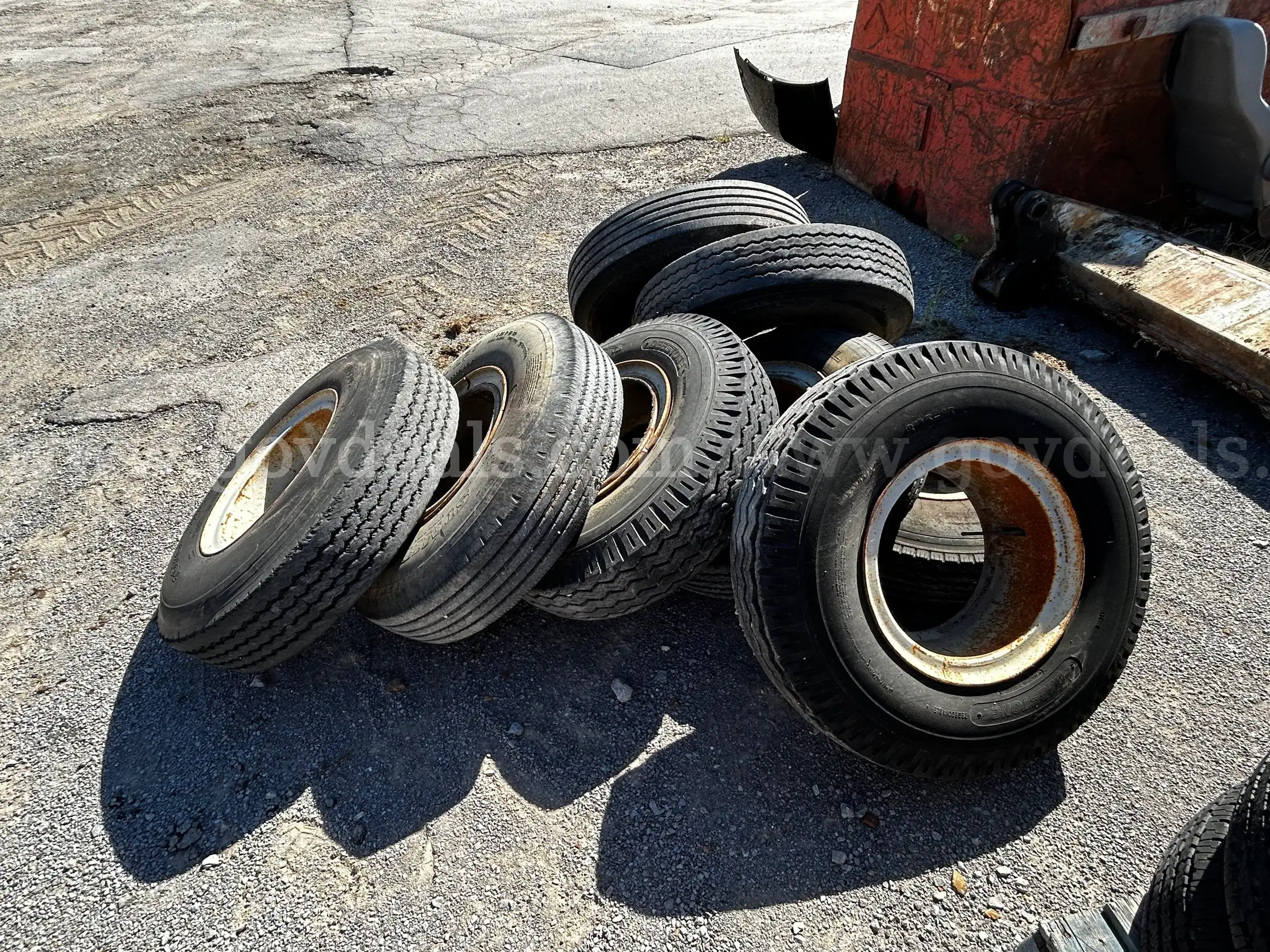 1 Lot of (8) Tire Size 8.25 R 15 - Toyo Hyparadial M1090z and Sumitomo ST 727 Heavy Duty Tires with