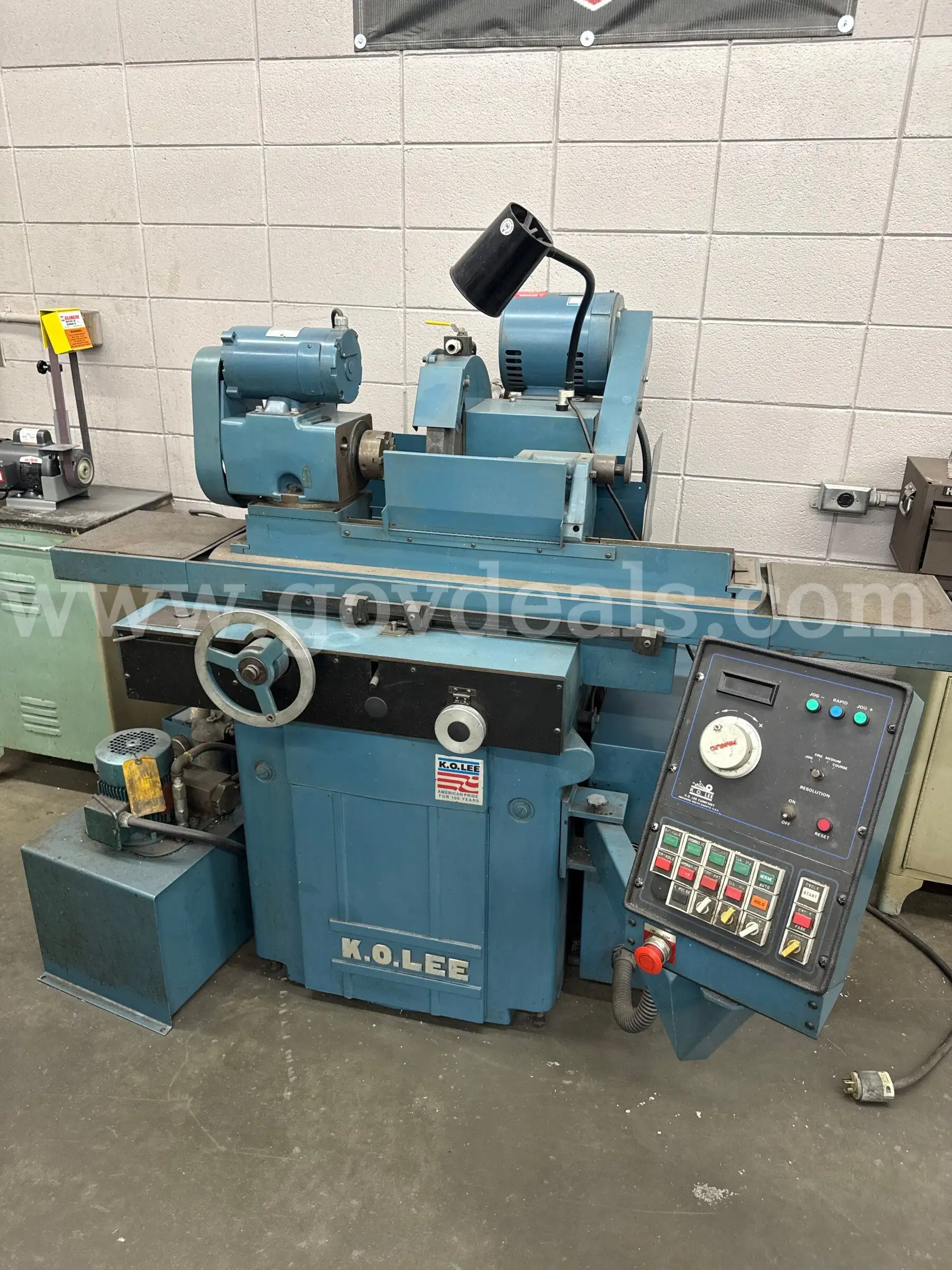 Cylindrical surface grinder