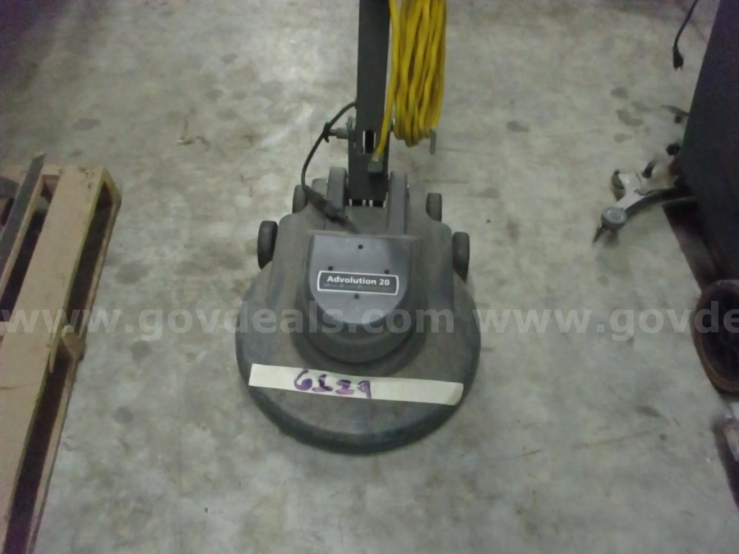 FLOOR MACHINE ADVANCED ADVOLUTION 20 LOT 6119 AR27007637-027