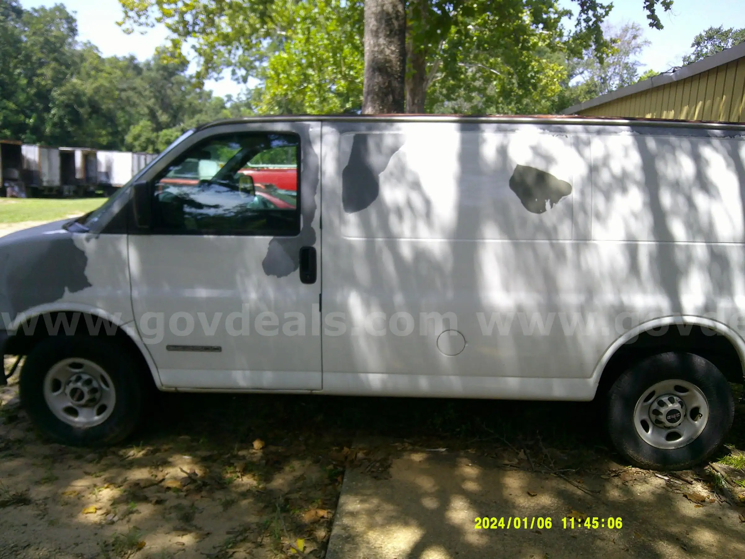 2005 GMC Savana LOT 9013 AR26059481-001