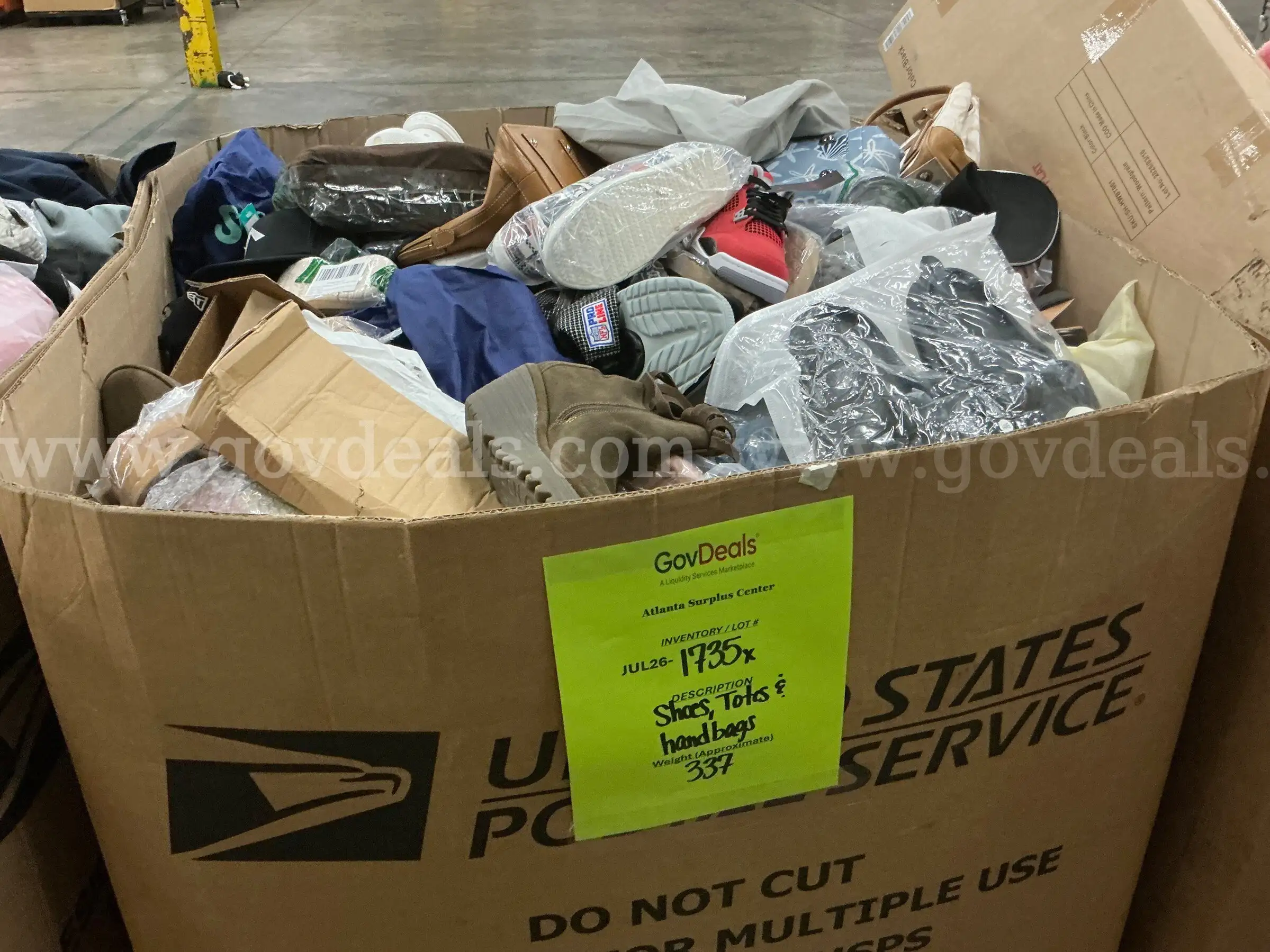 Apparel Manually Sorted Shoes Handbags and Totes (JUL26-1735X)