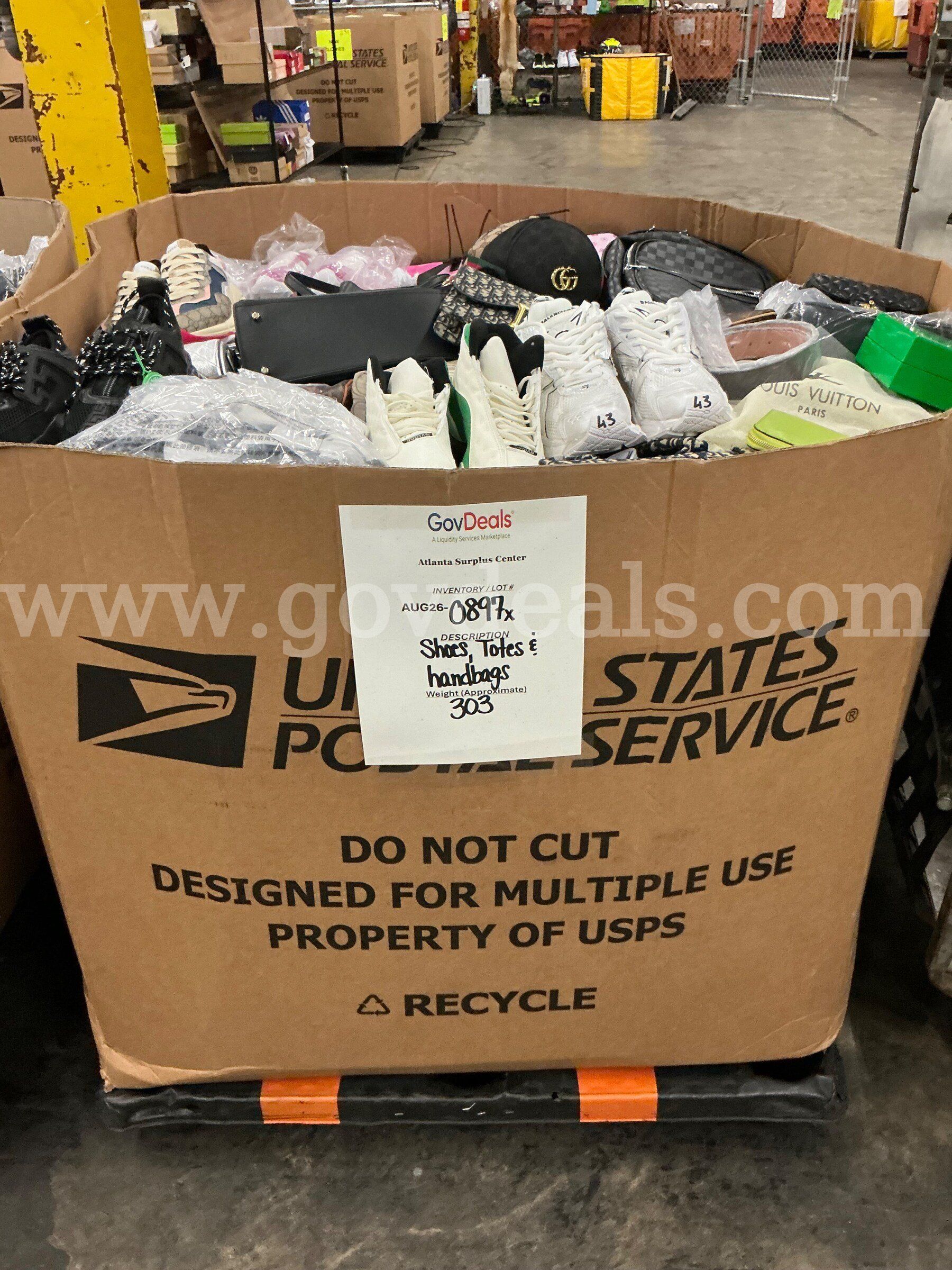 Apparel Manually Sorted Shoes Handbags and Totes (AUG26-0897X)