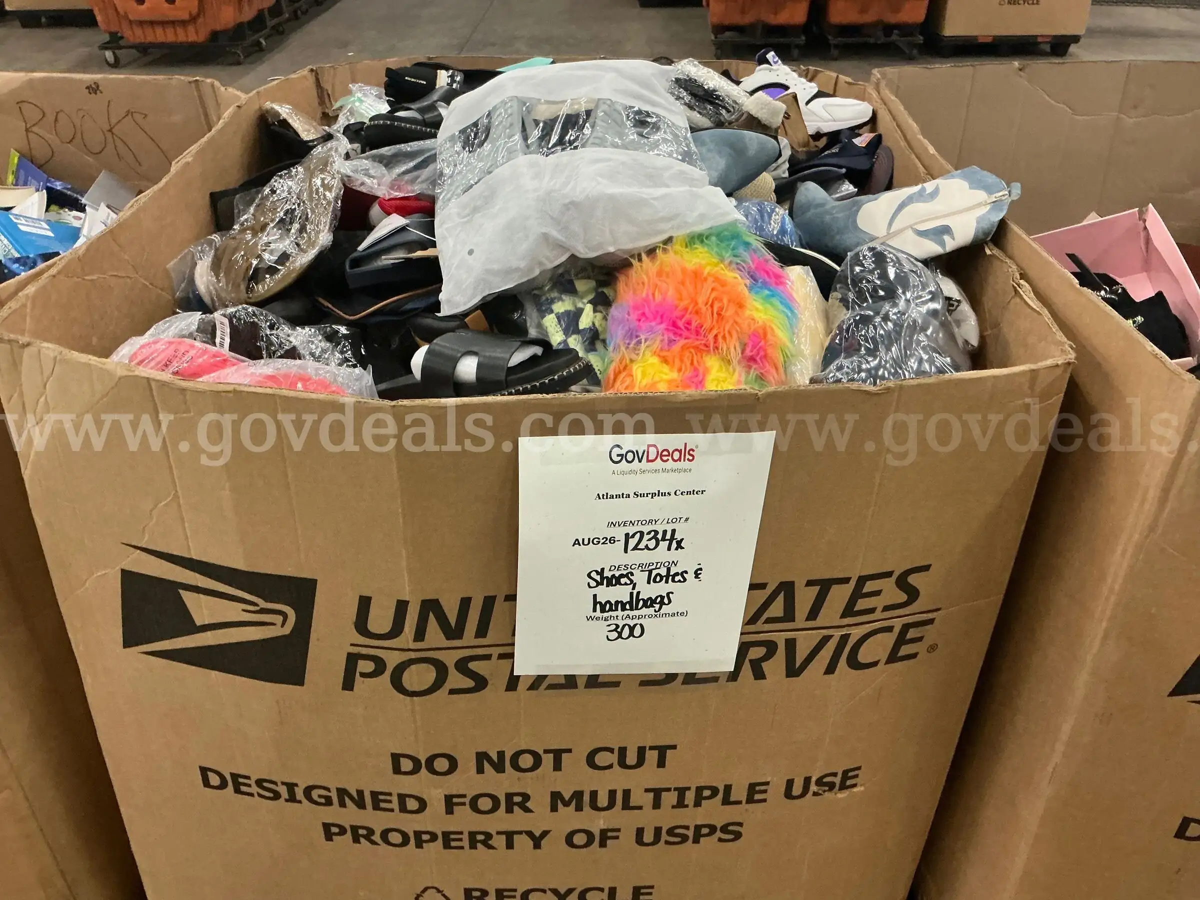 Apparel Manually Sorted Shoes Handbags and Totes (AUG26-1234X)
