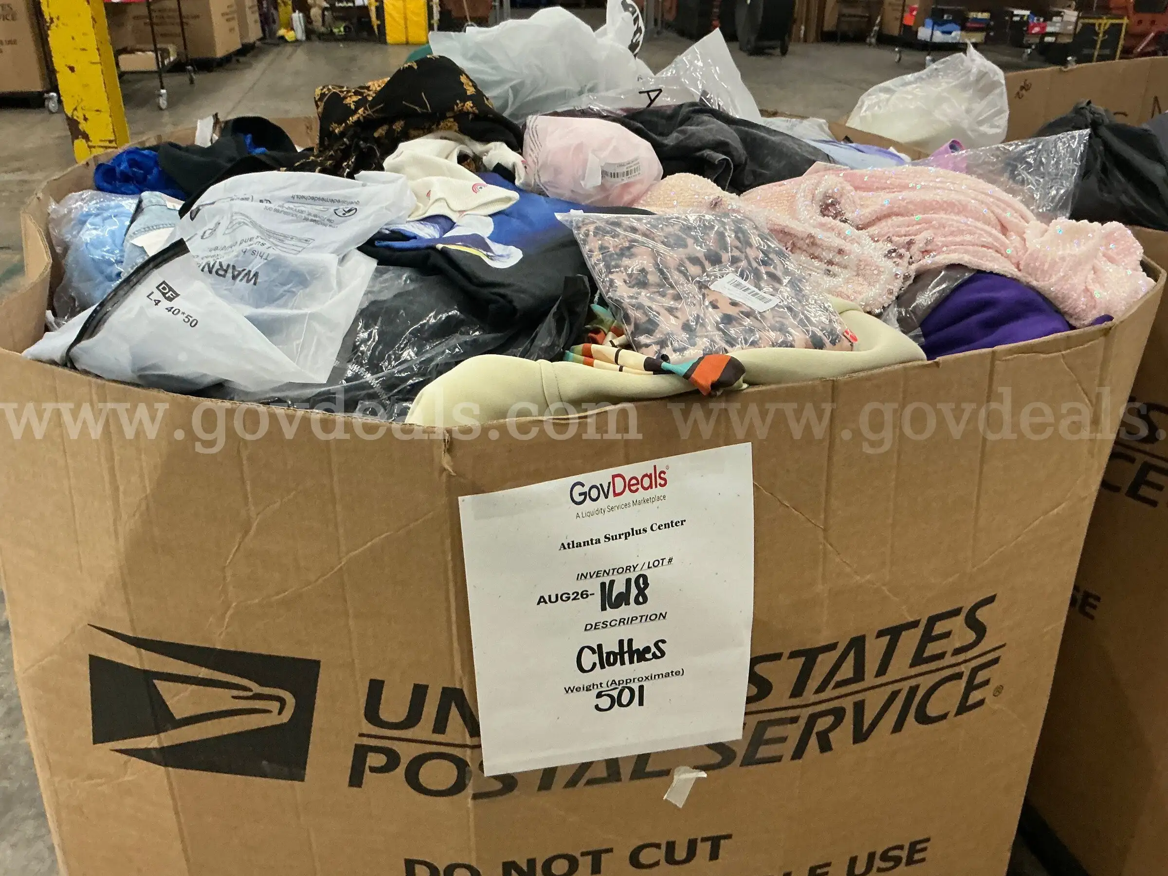 Apparel Clothes (AUG26-1618)
