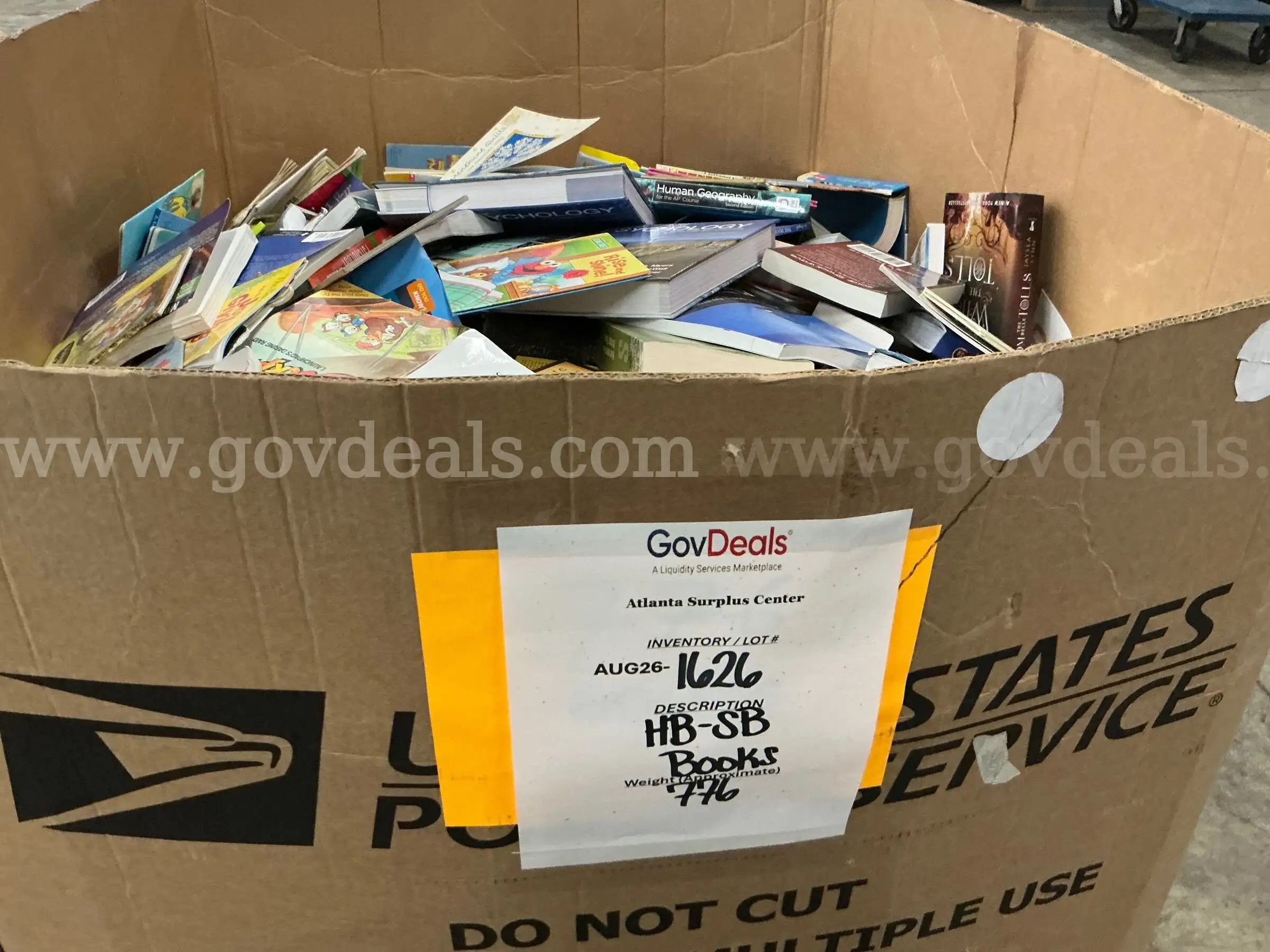 Books Mixed Hard and Soft Back (Gaylord) (AUG26-1626)