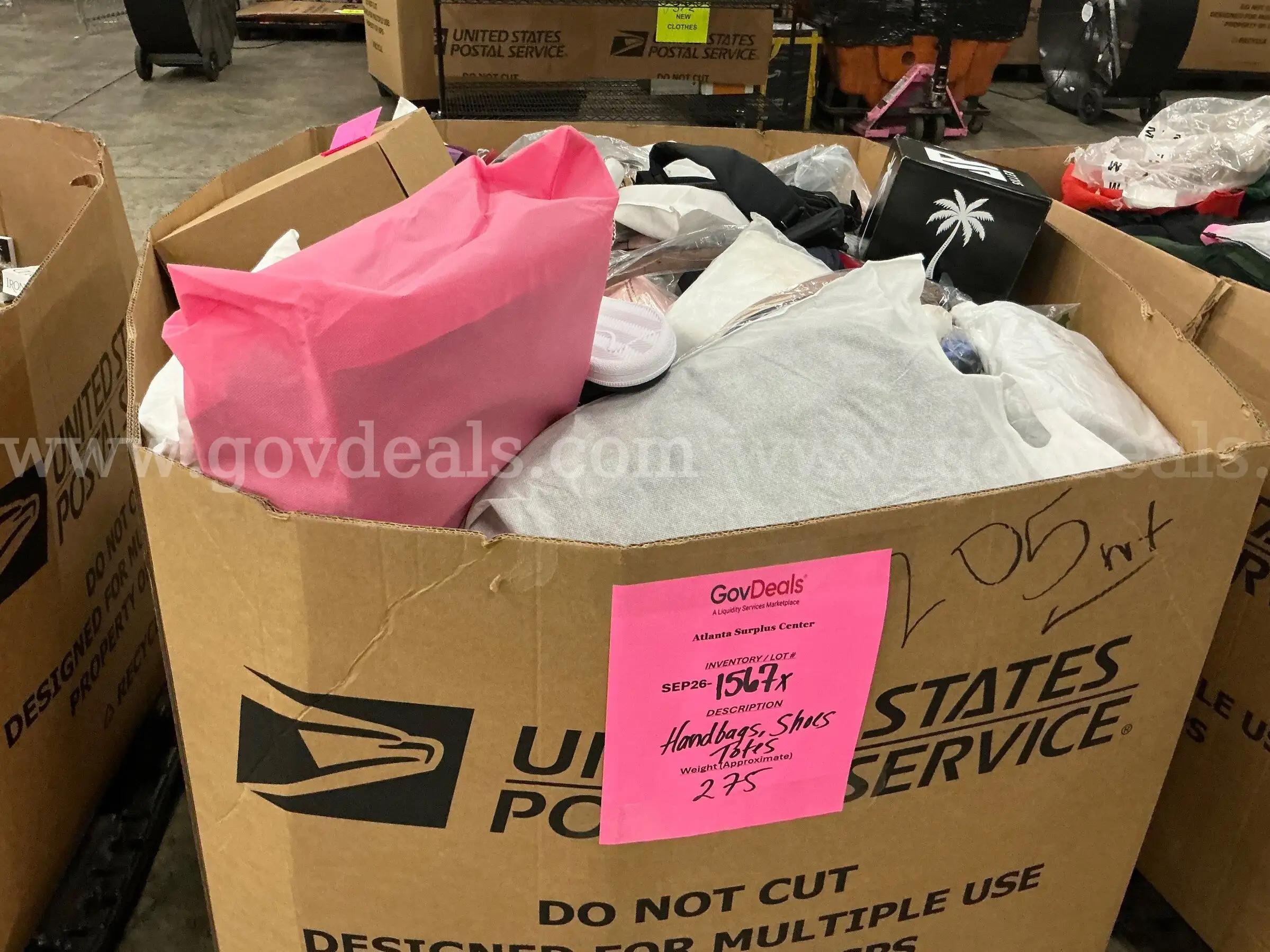 Apparel Manually Sorted Shoes Handbags and Totes (SEP26-1567X)