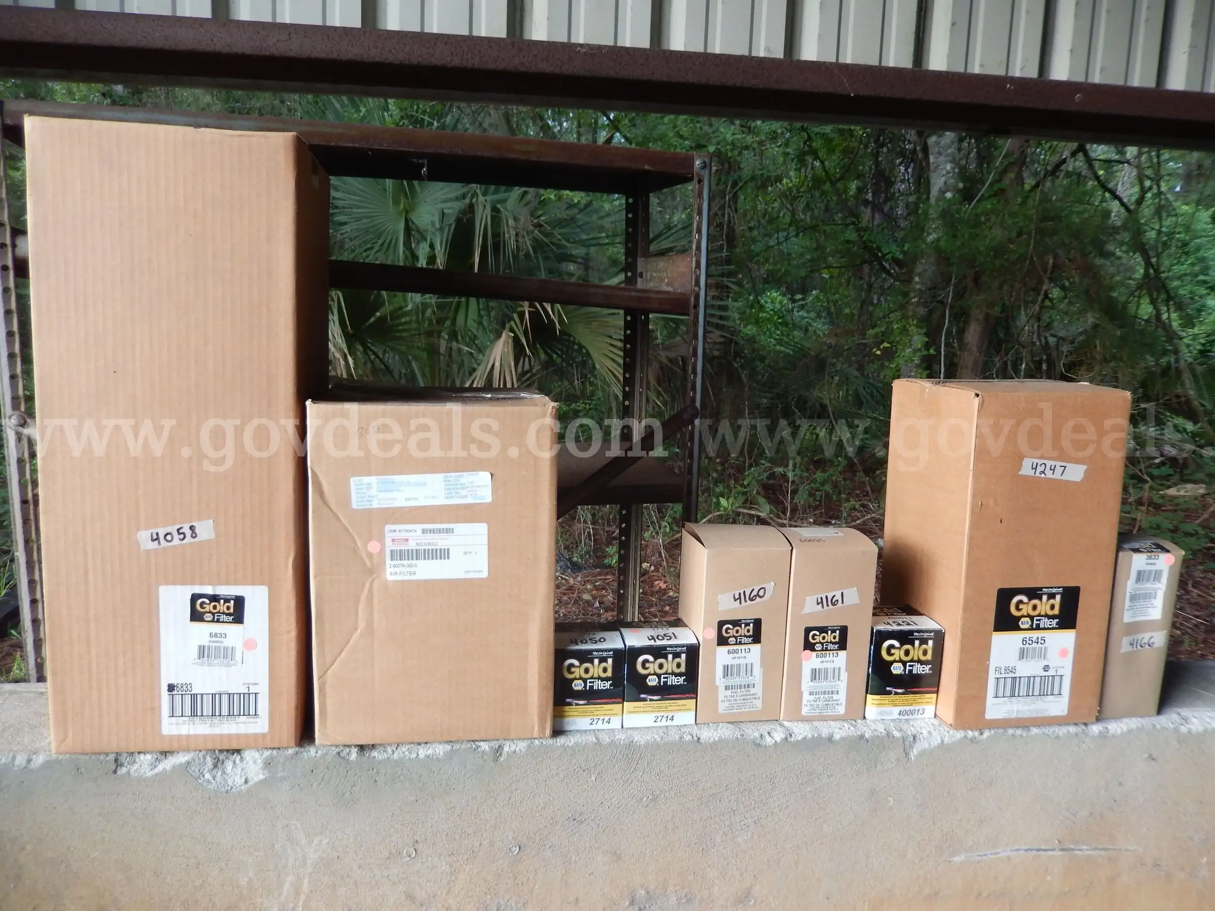 NEW OLD STOCK (9) NAPA GOLD AND CAT AIR FUEL AND HYDRAULIC FILTERS LISTED BELOW