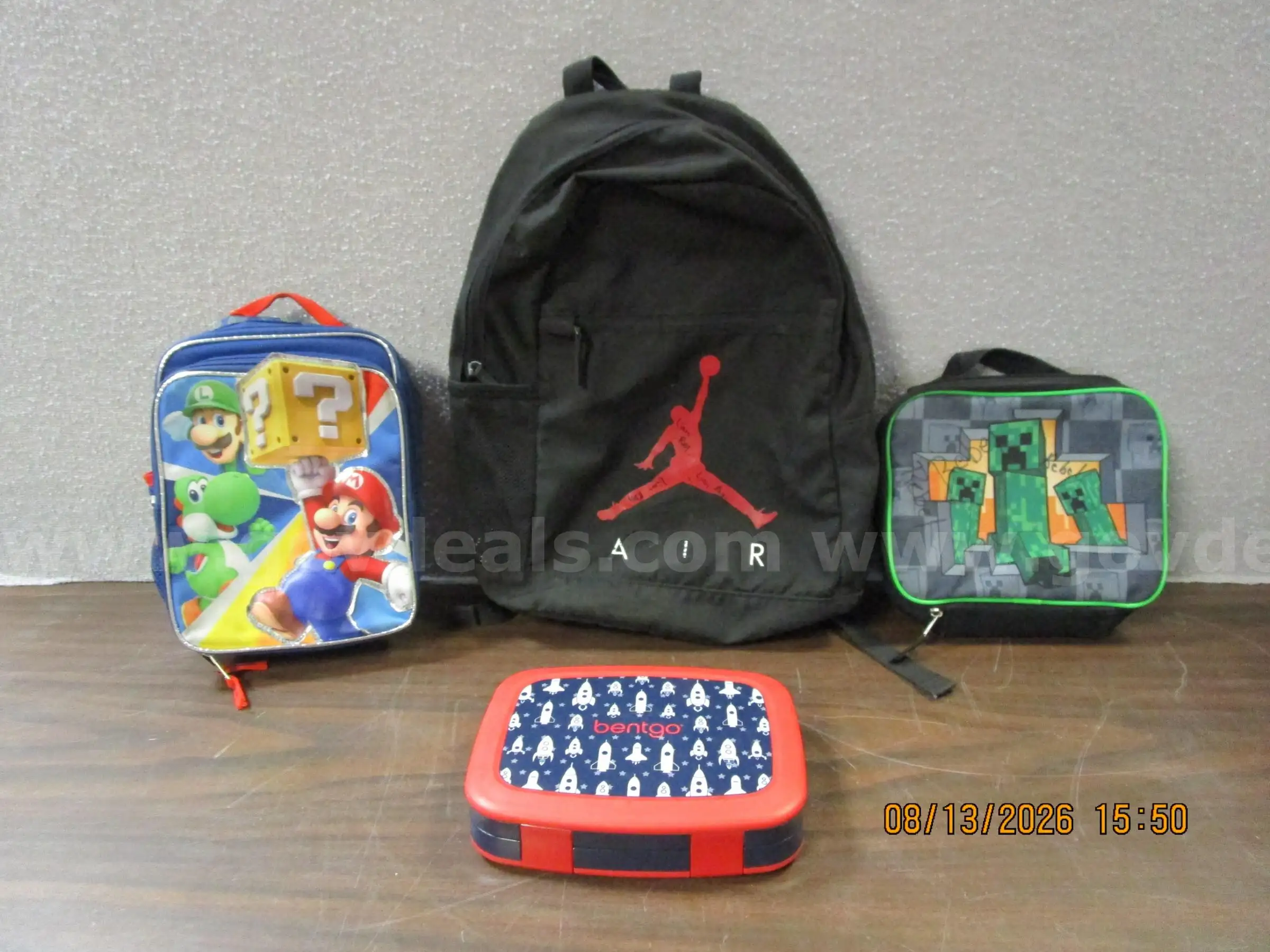 USED WASHED (3) KIDS LUNCH BOXES BAGS (1) NIKE BASKETBALL BACKPACK