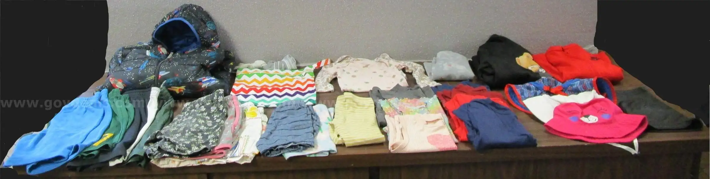 (30) ITEMS OF USED WASHED TODDLER AND YOUNG CHILDREN S CLOTHING.