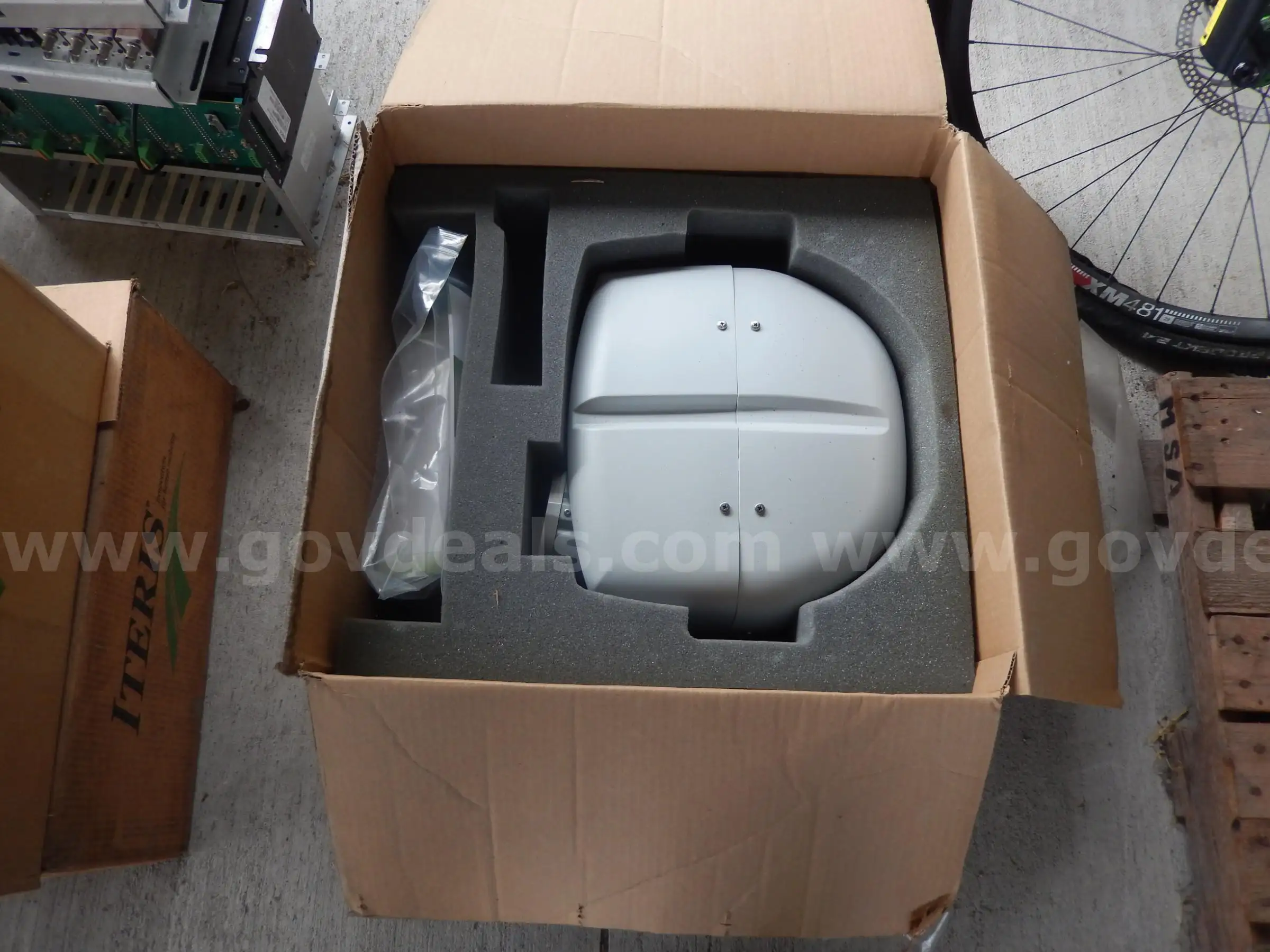 USED (1) ITERIS VANTAGE VECTOR CAMERA