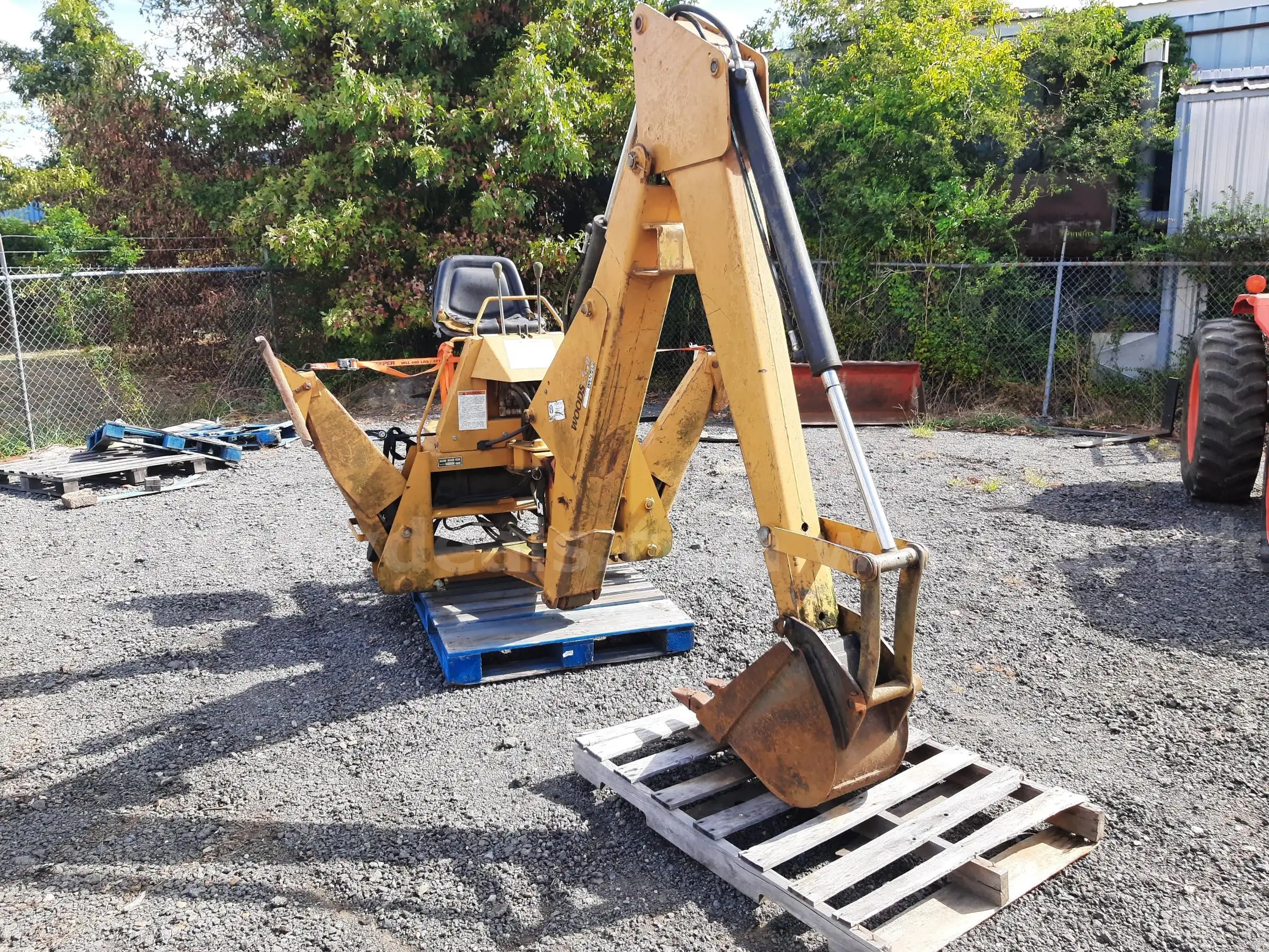 2001 WOODS BH1050