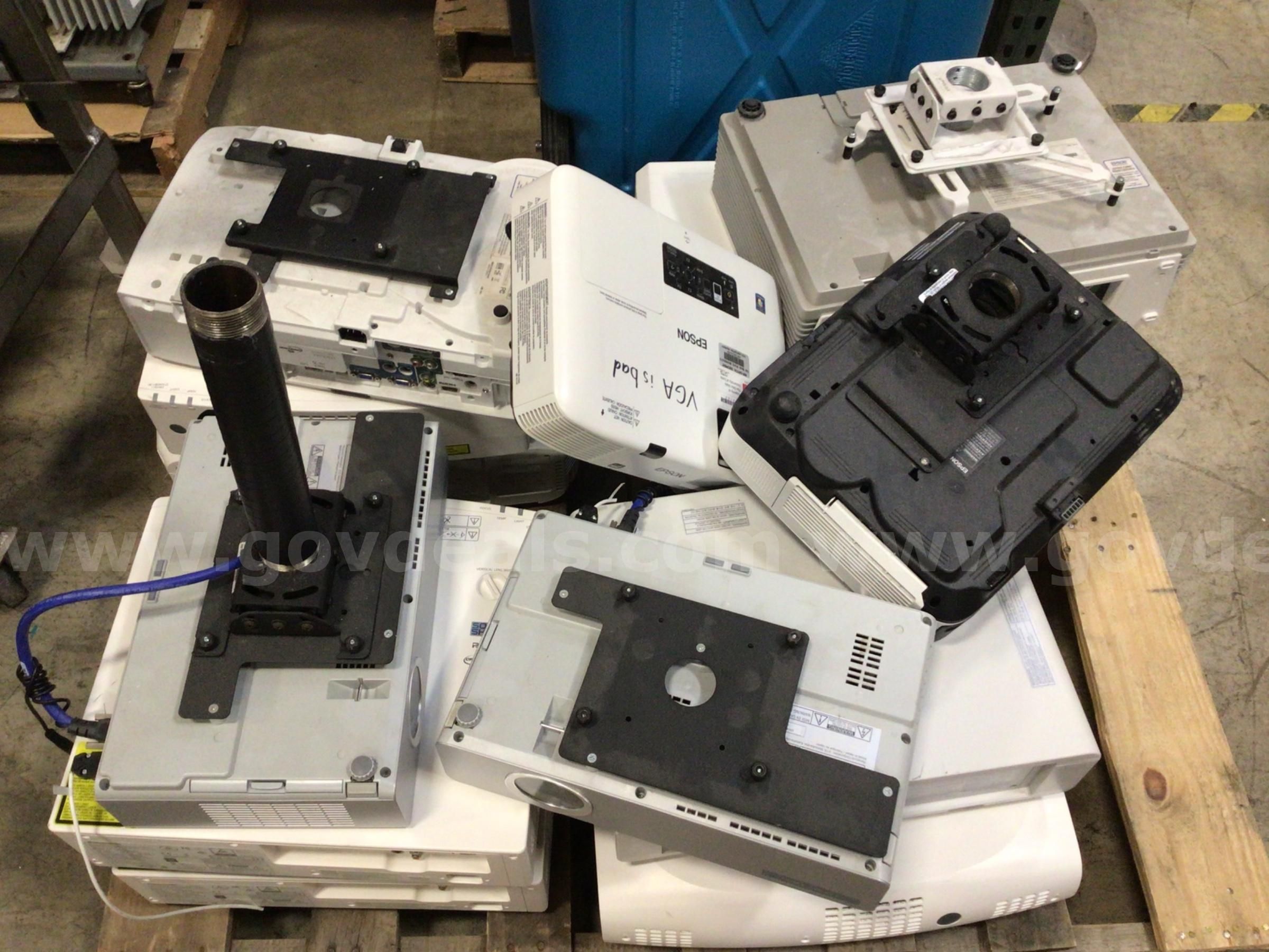 Lot of 13 Projectors