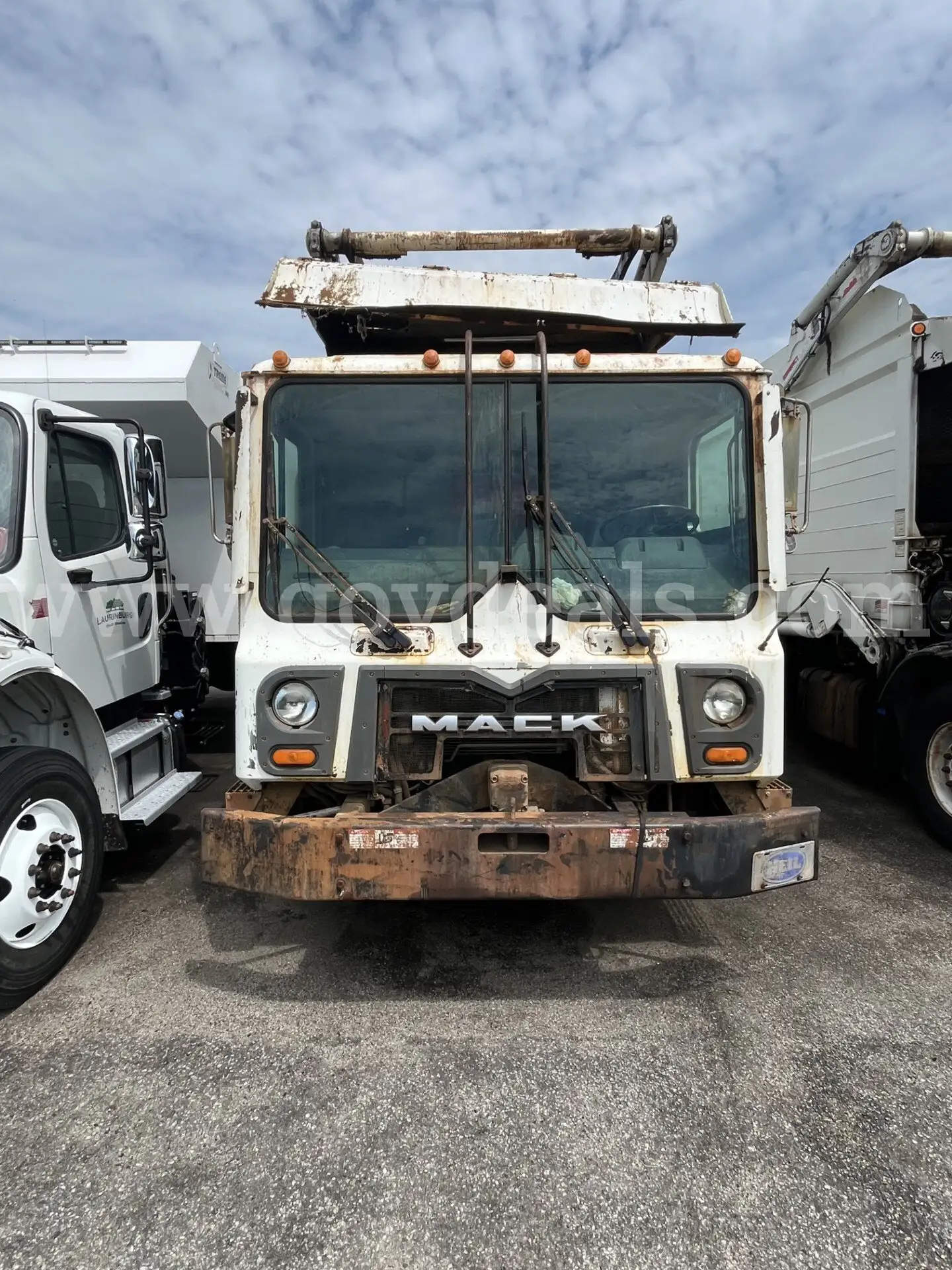 2012 Mack MRU613
