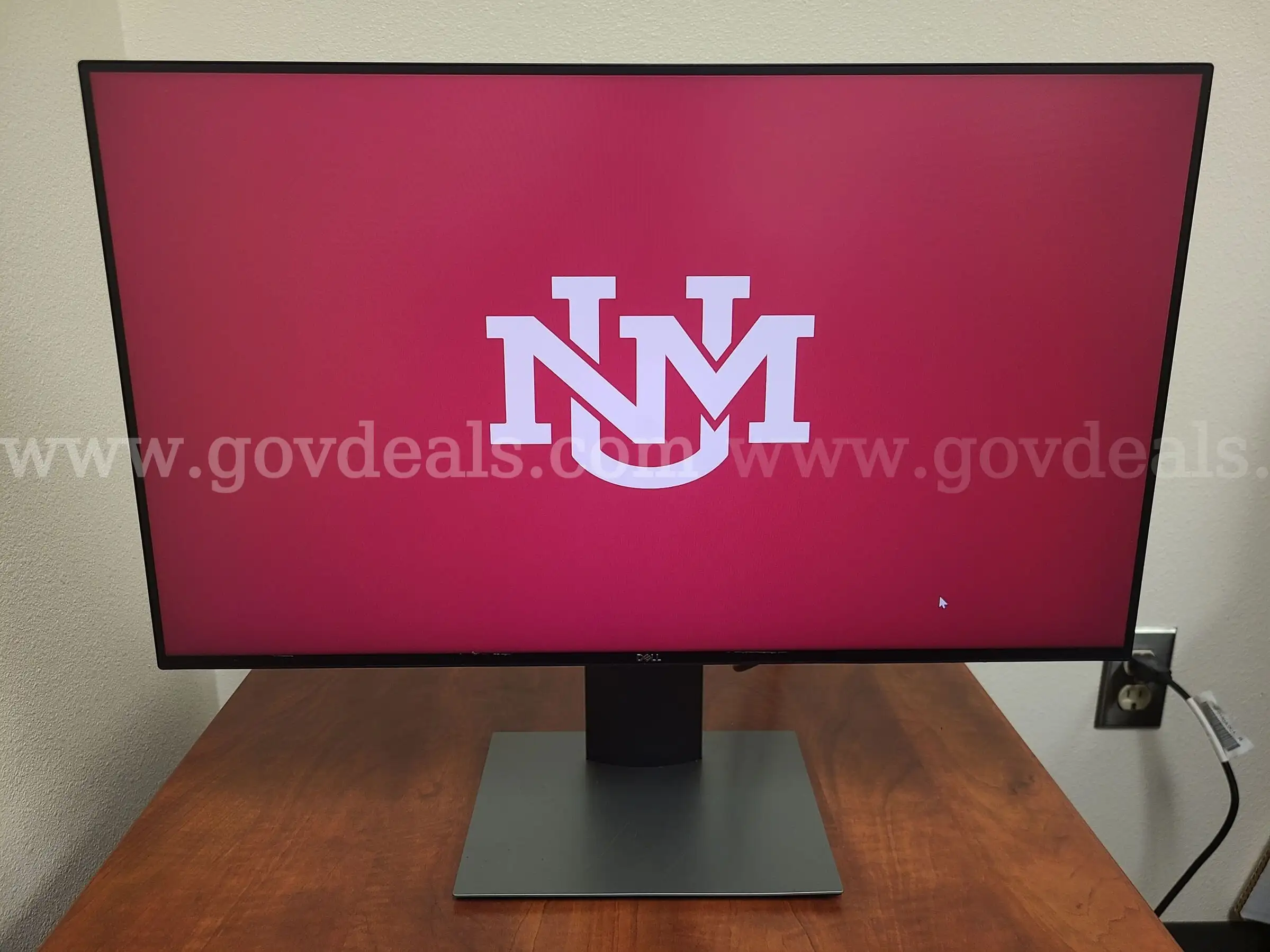1 Dell Monitor (24 inch)