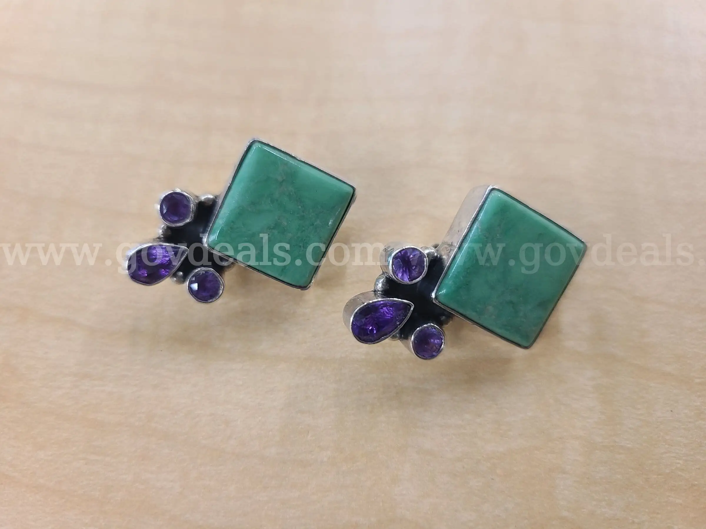 1 Pair of Clip Earrings