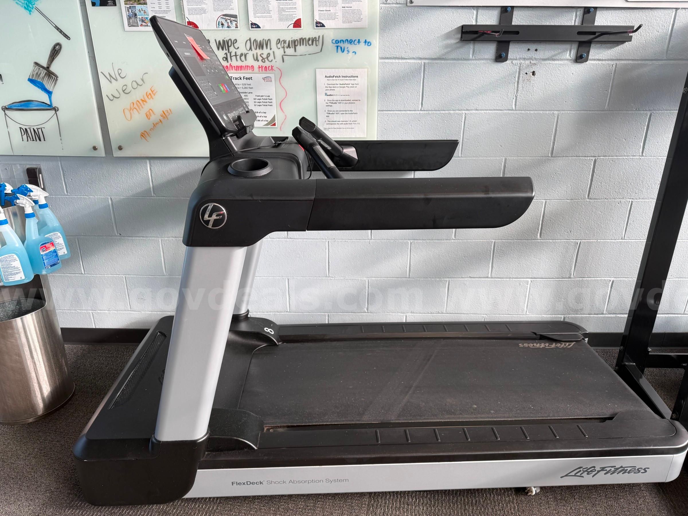 Life Fitness Flex Deck Shock Absorbent Treadmill