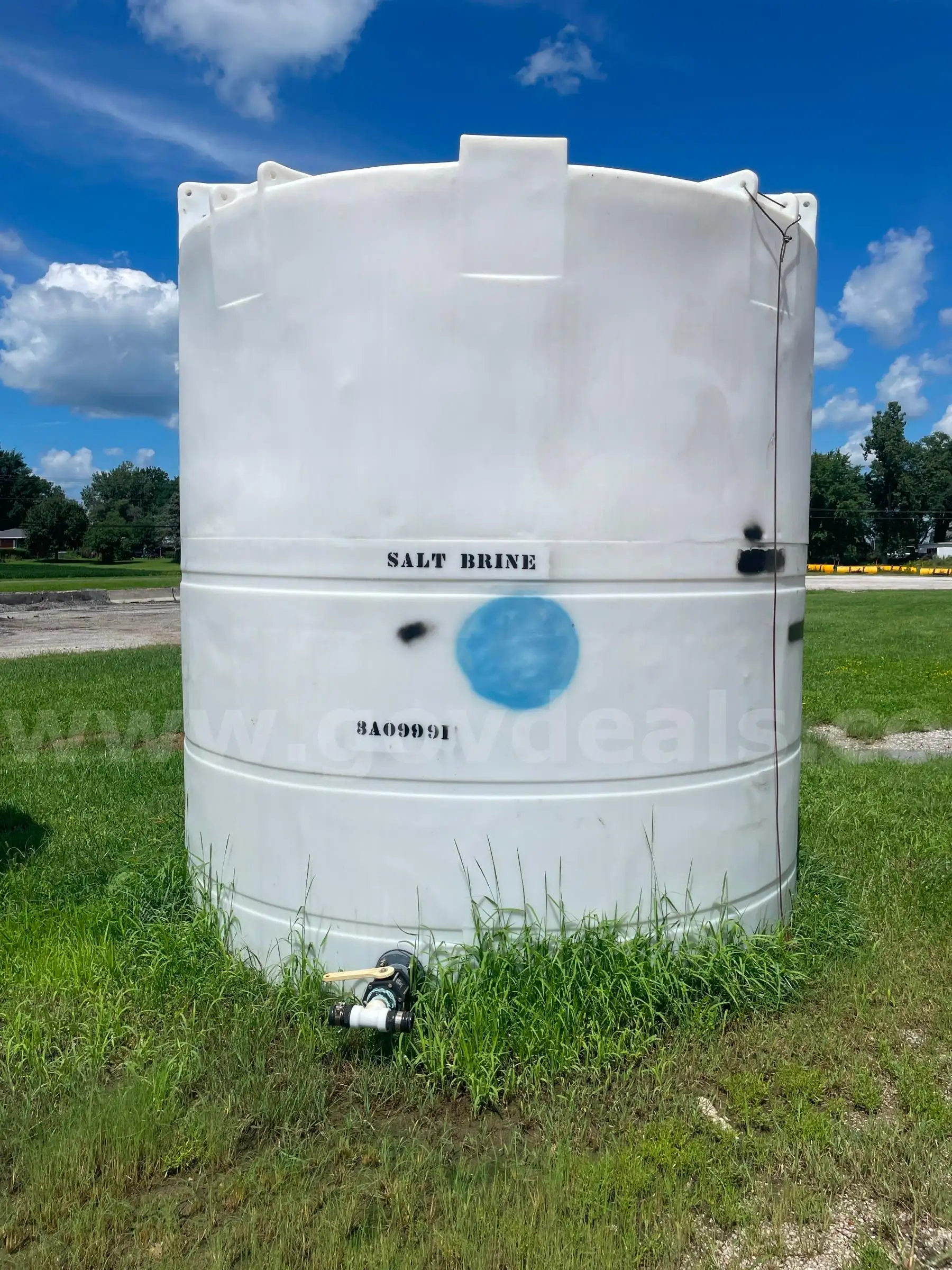 Lot 2 - 6 000 Gallon Bulk Storage Poly Tank