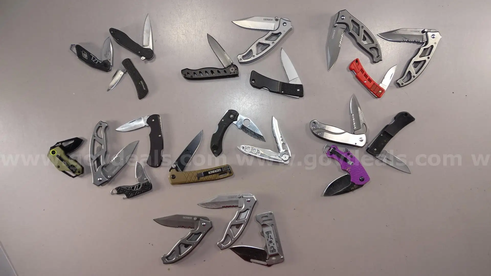 Knife Lot Spyderco Kershaw - Shipping Fee $13