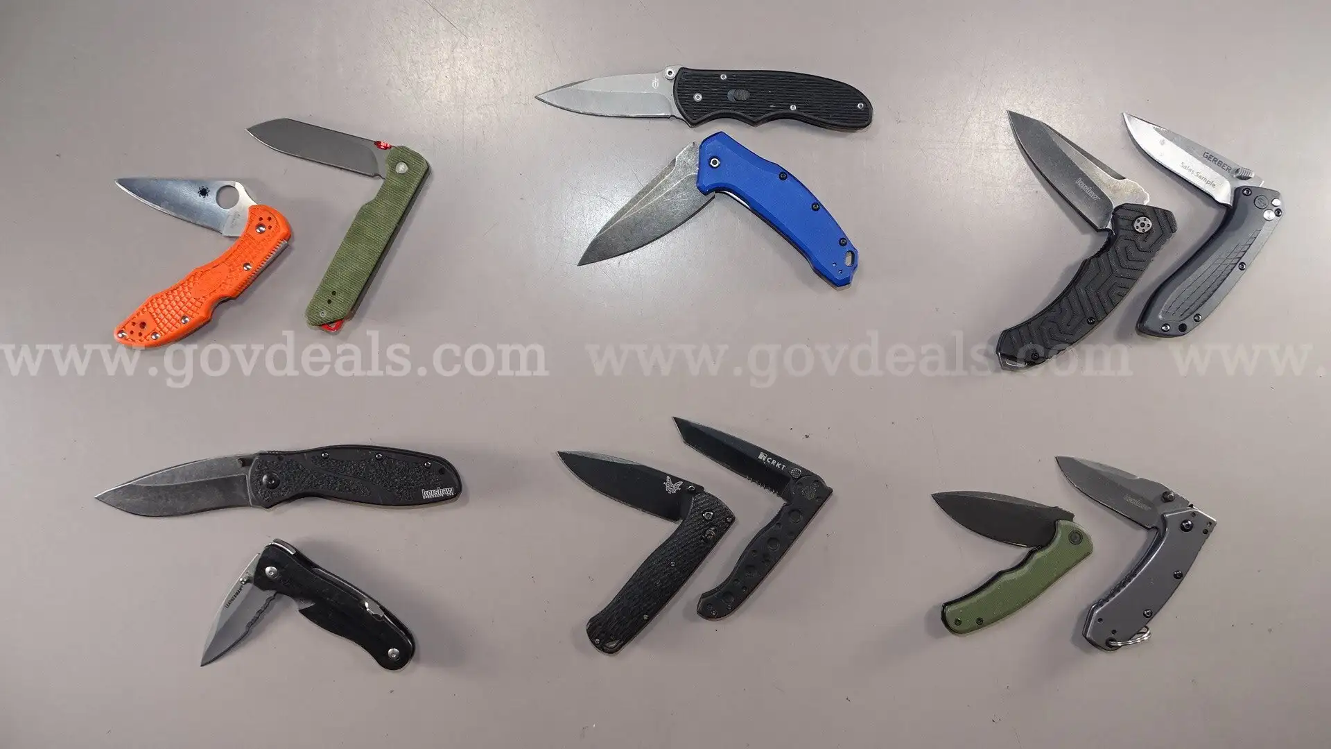 Knife Lot Benchmade Spyderco - Shipping Fee $13