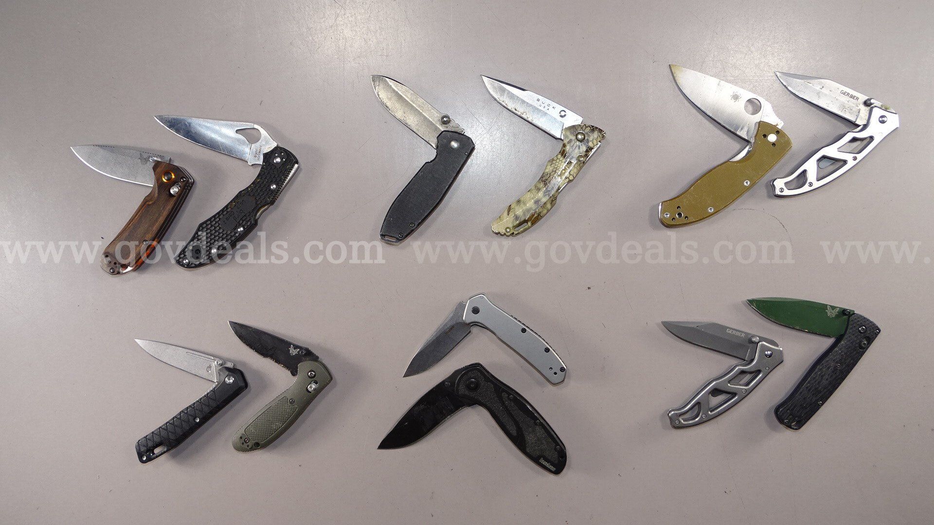 Knife Lot Benchmade Spyderco - Shipping Fee $13