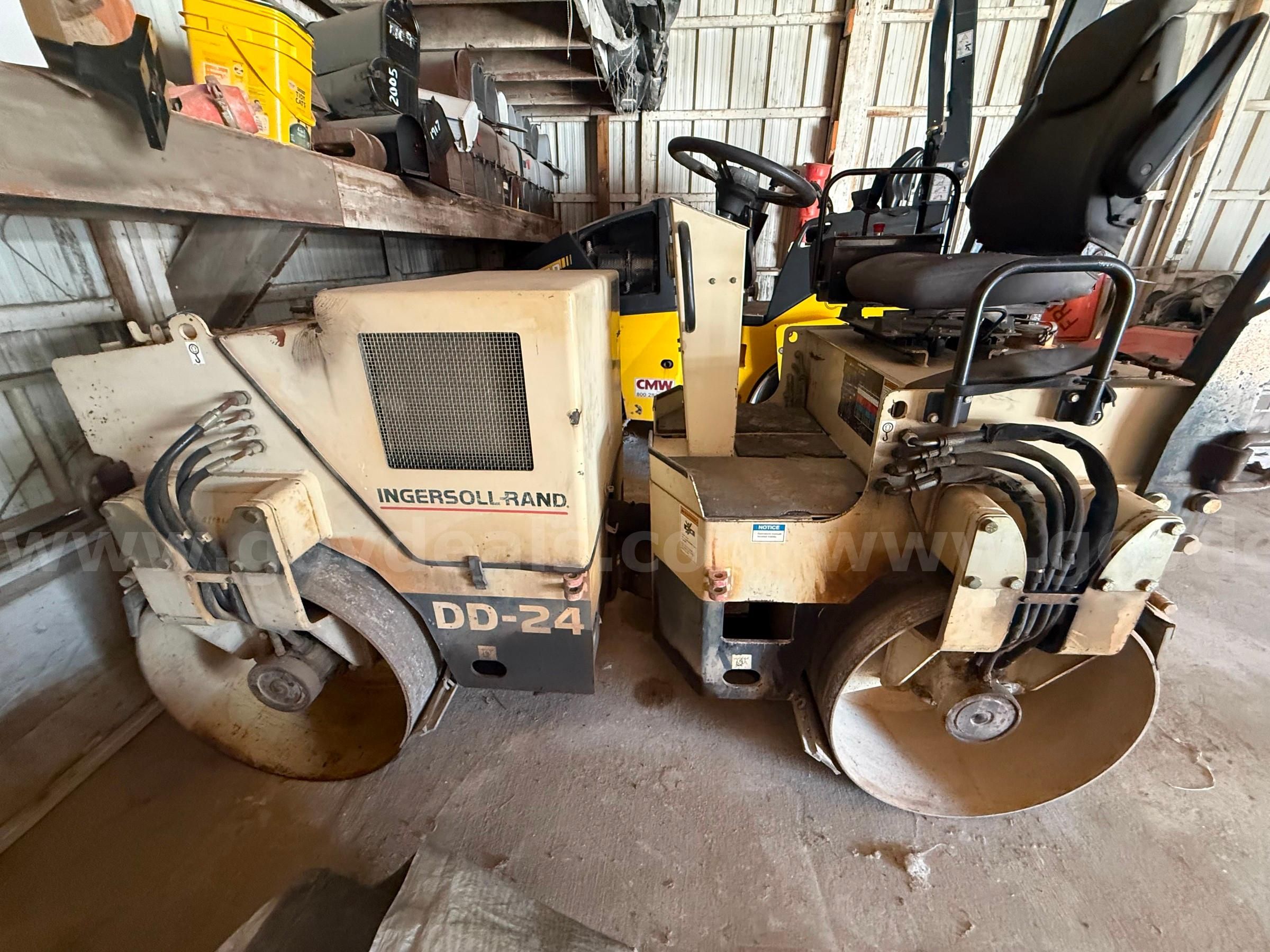 ASPHALT ROLLER