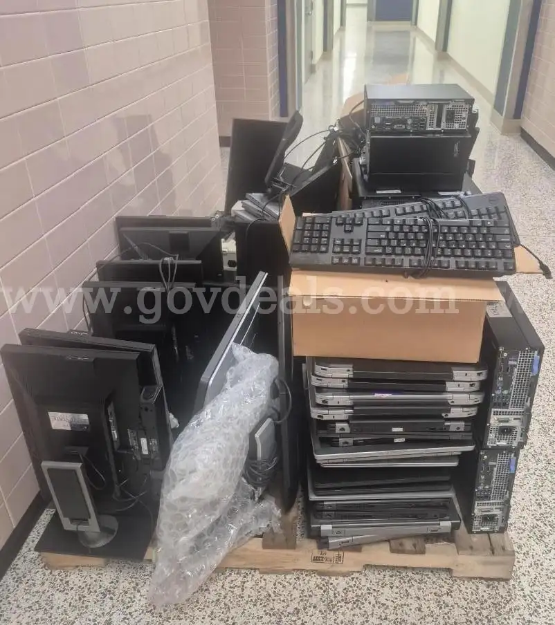 Large lot of computer s and supplies - R2623201